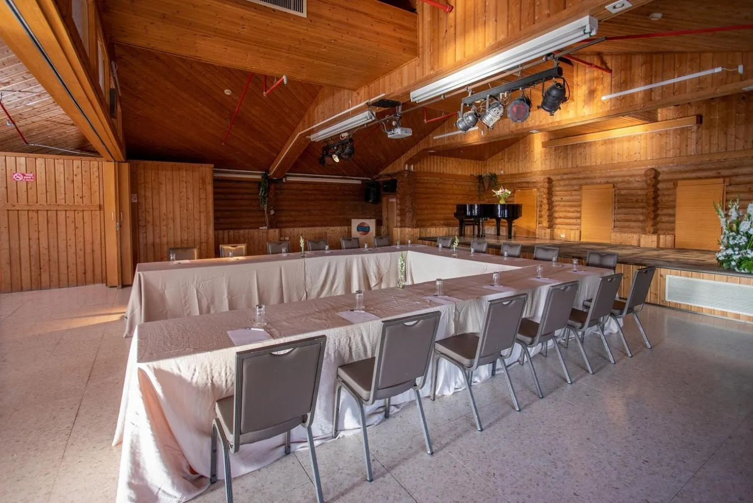 Banquet/Function facilities in Logos hotel in Yad Hashmona