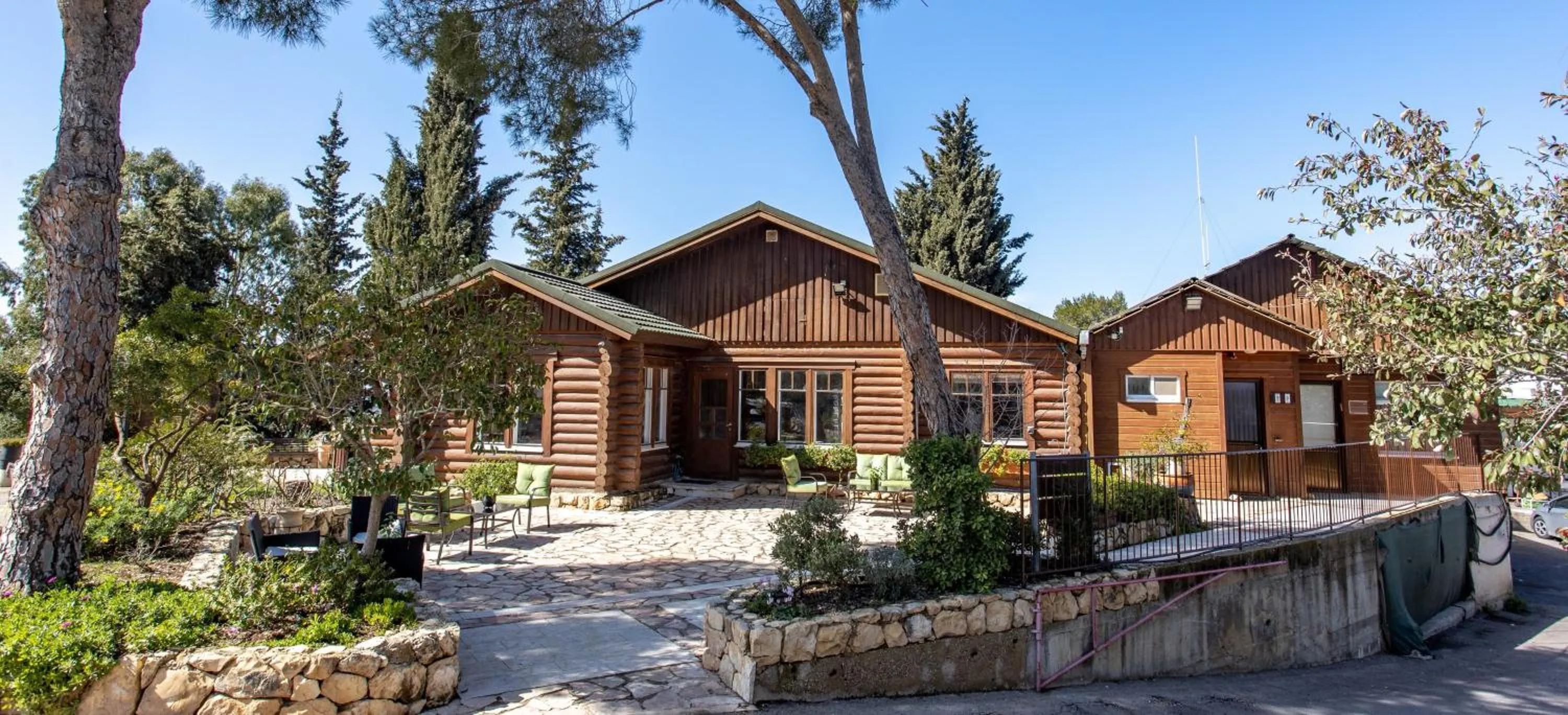 Logos hotel in Yad Hashmona