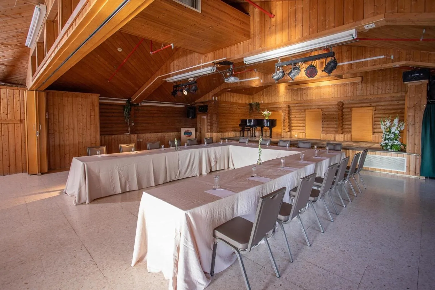 Meeting/conference room in Logos hotel in Yad Hashmona