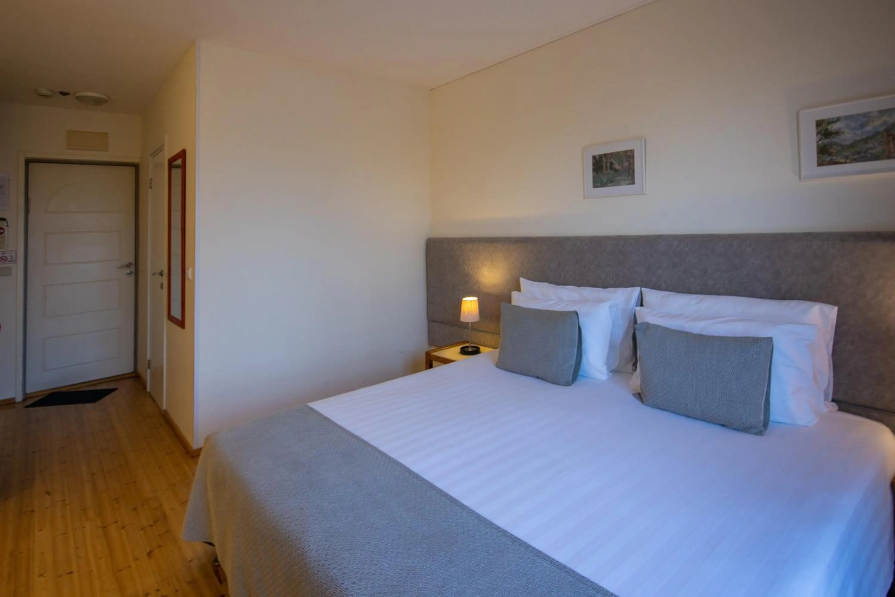 Property building, Bed in Logos hotel in Yad Hashmona