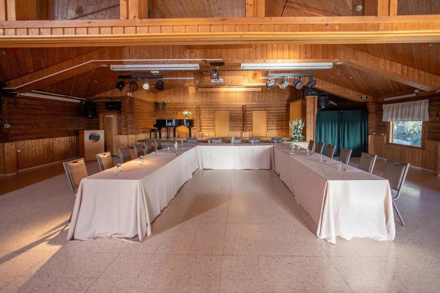Meeting/conference room in Logos hotel in Yad Hashmona