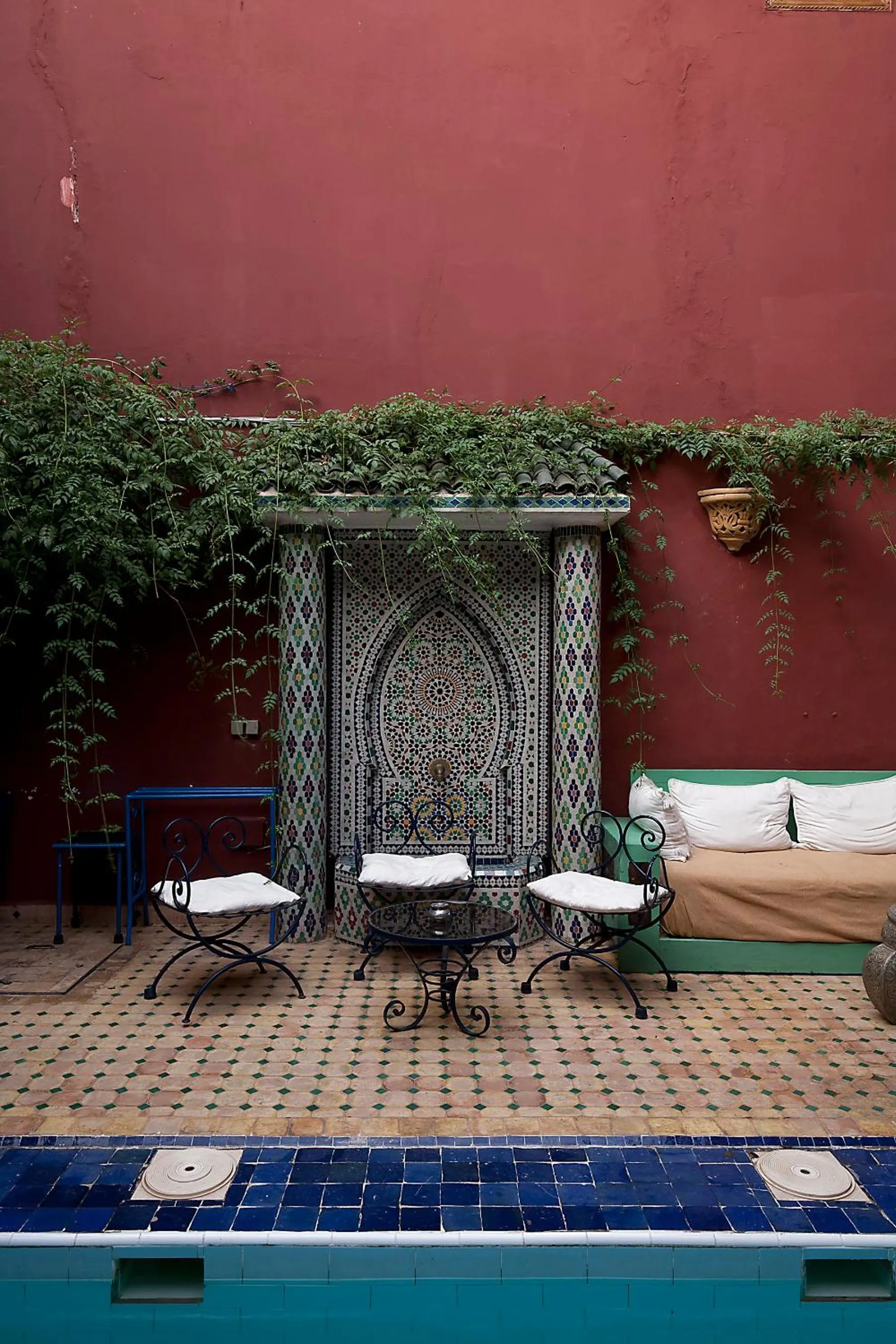 Property building in Riad Wardate Rita