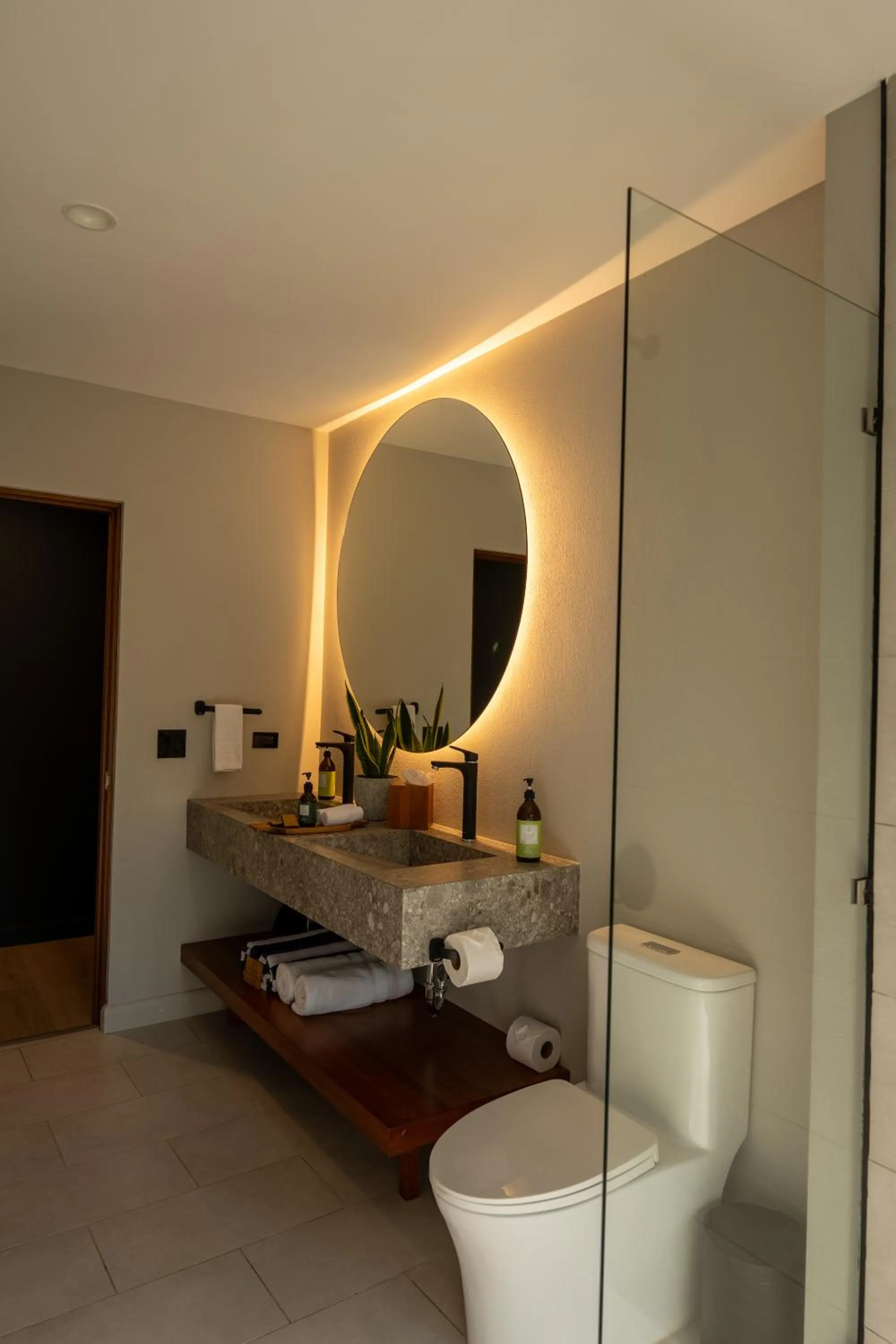 Toilet in Koora Monteverde a Cloud Forest Hotel by Sandglass