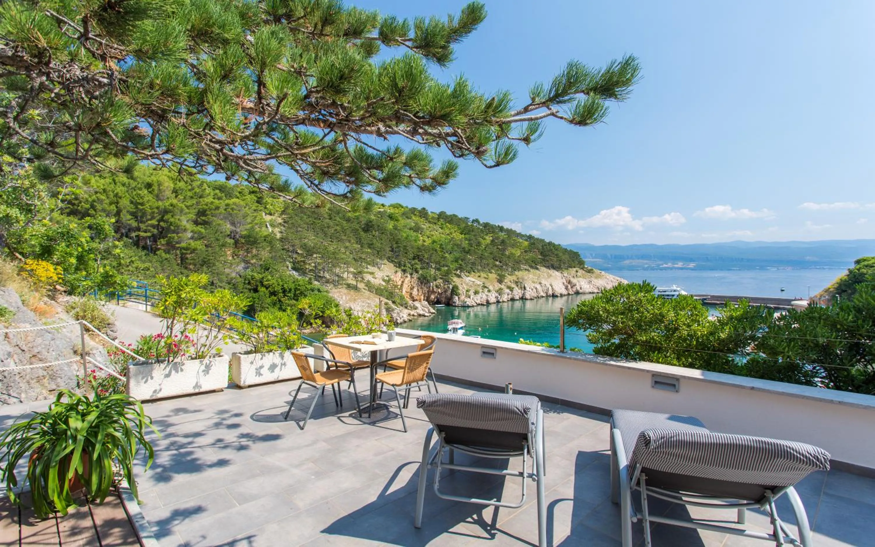 Seafront Apartment With Amazing Seaview