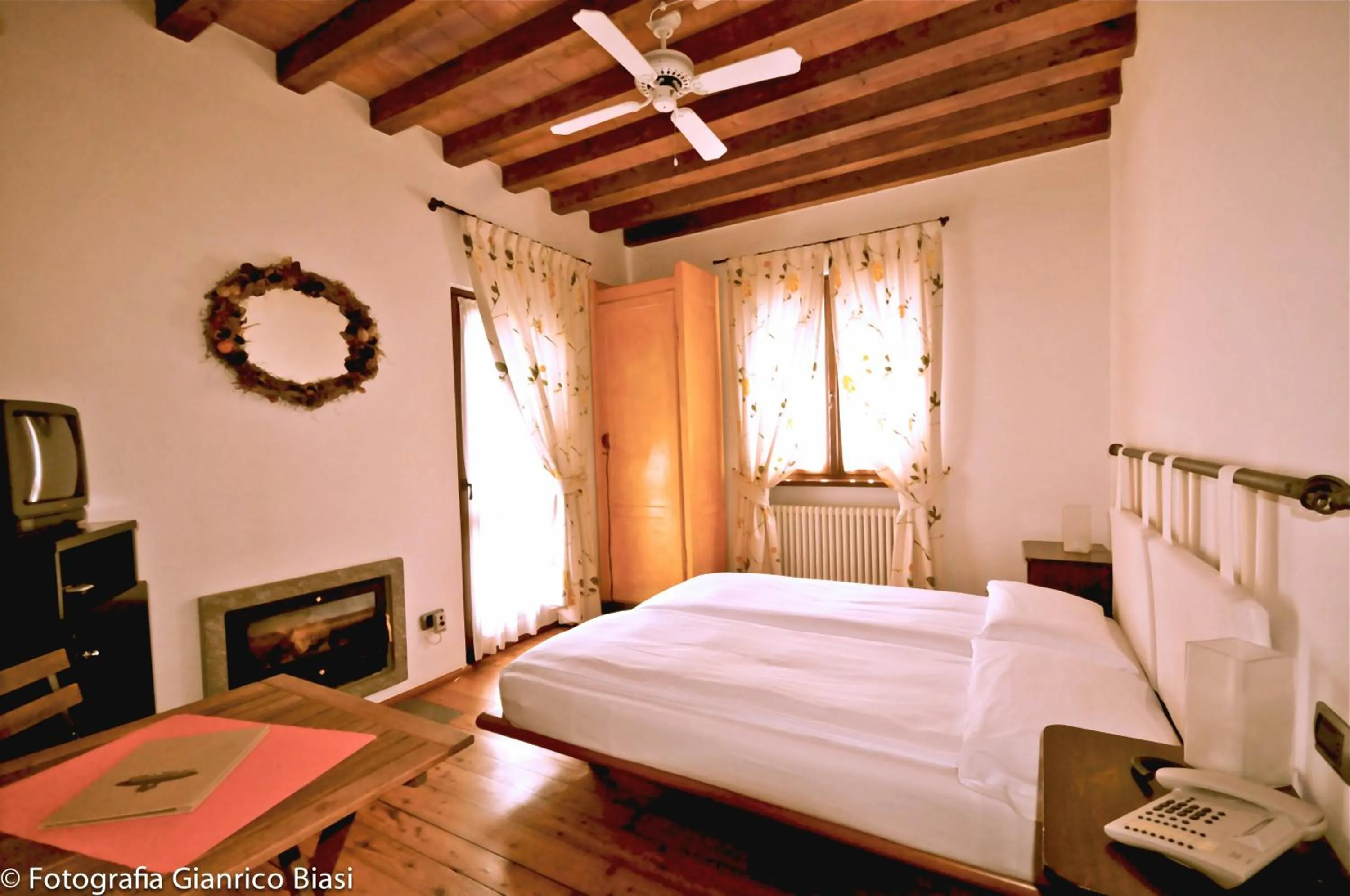 Photo of the whole room, Bed in Agriturismo Cà Del Lago