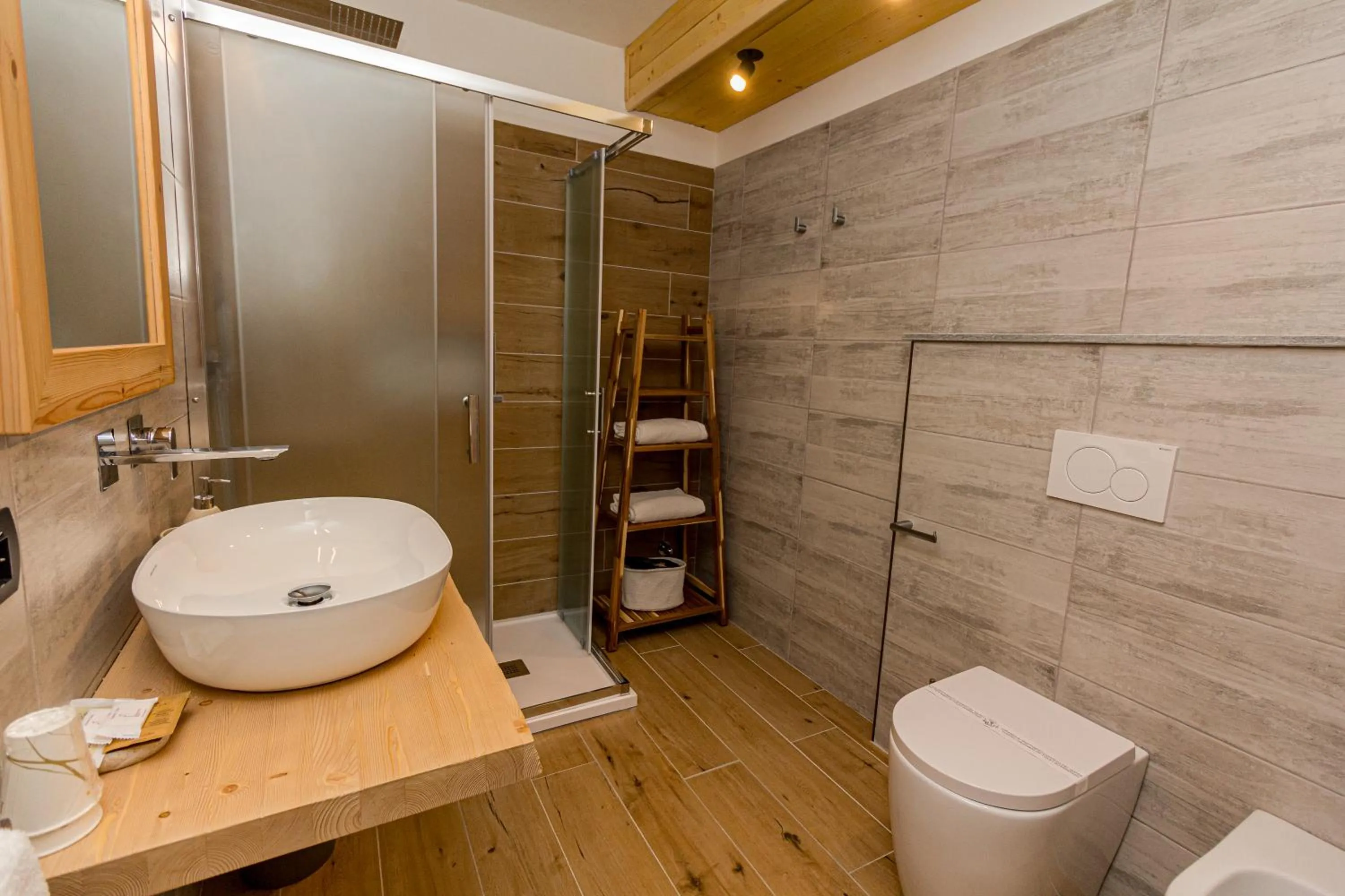 Shower in Hotel Al Foiron