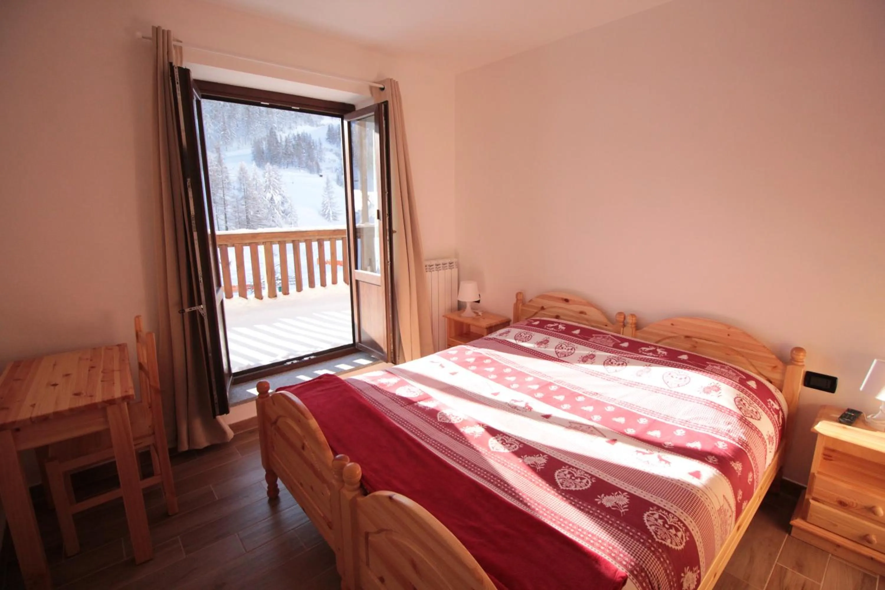 Photo of the whole room, Bed in Hotel Al Foiron