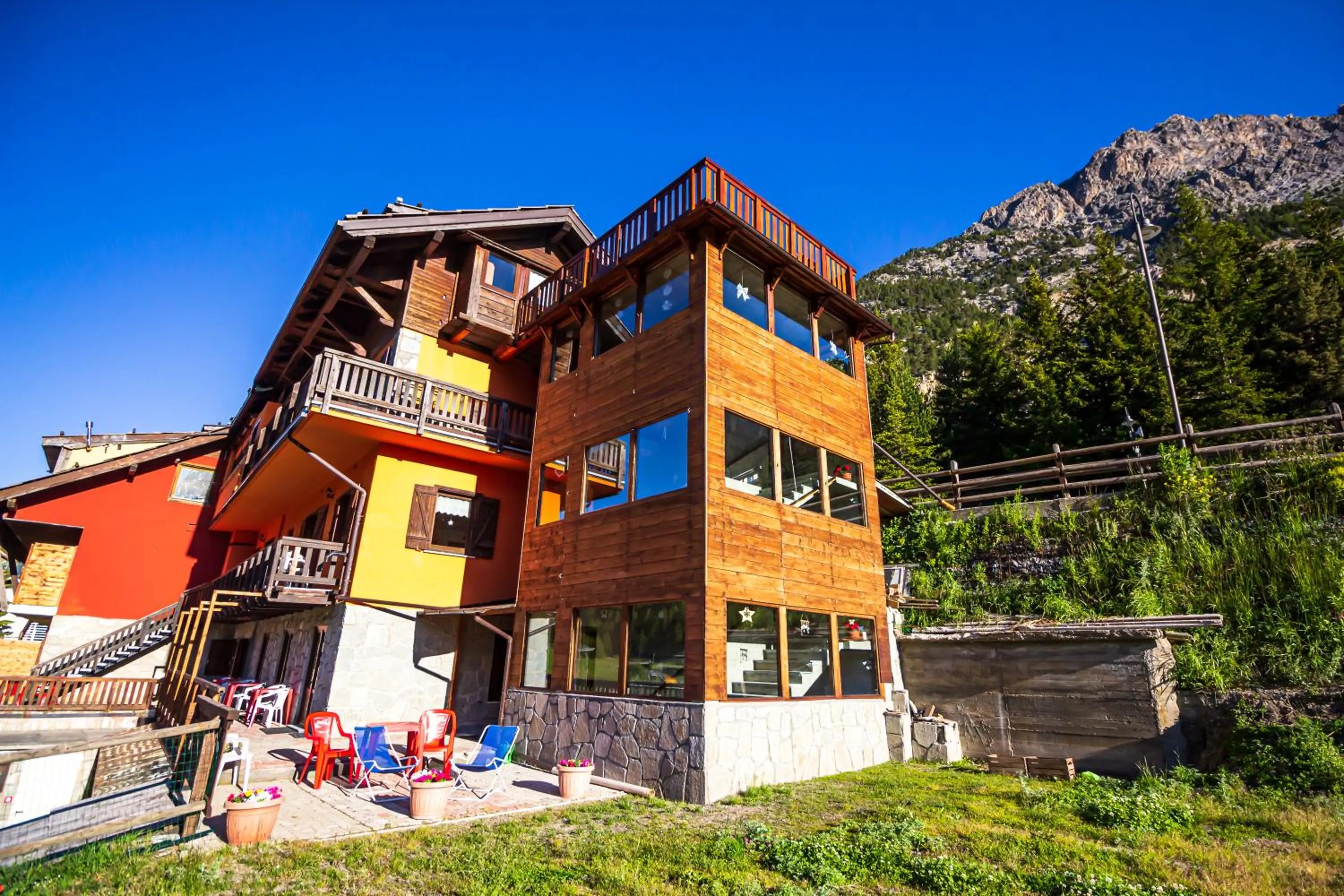 Property building in Hotel Al Foiron