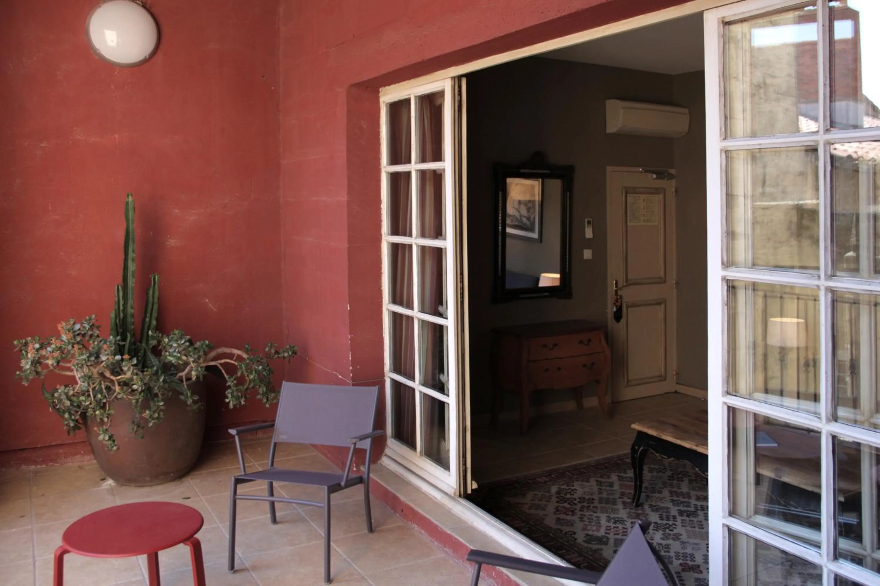 Patio in Hôtel Amphithéâtre