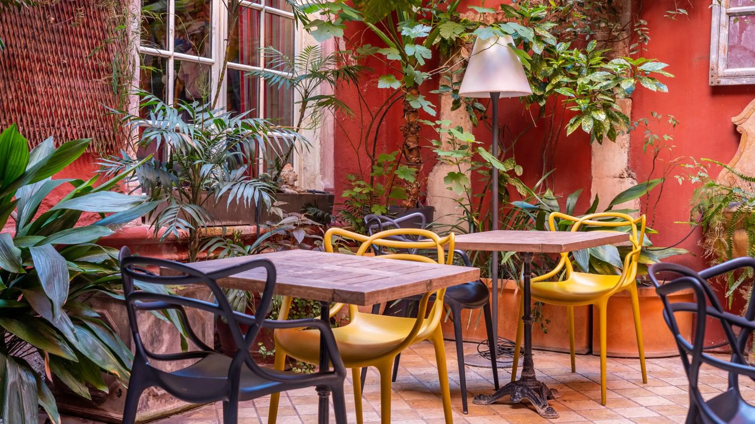 Patio in Hôtel Amphithéâtre