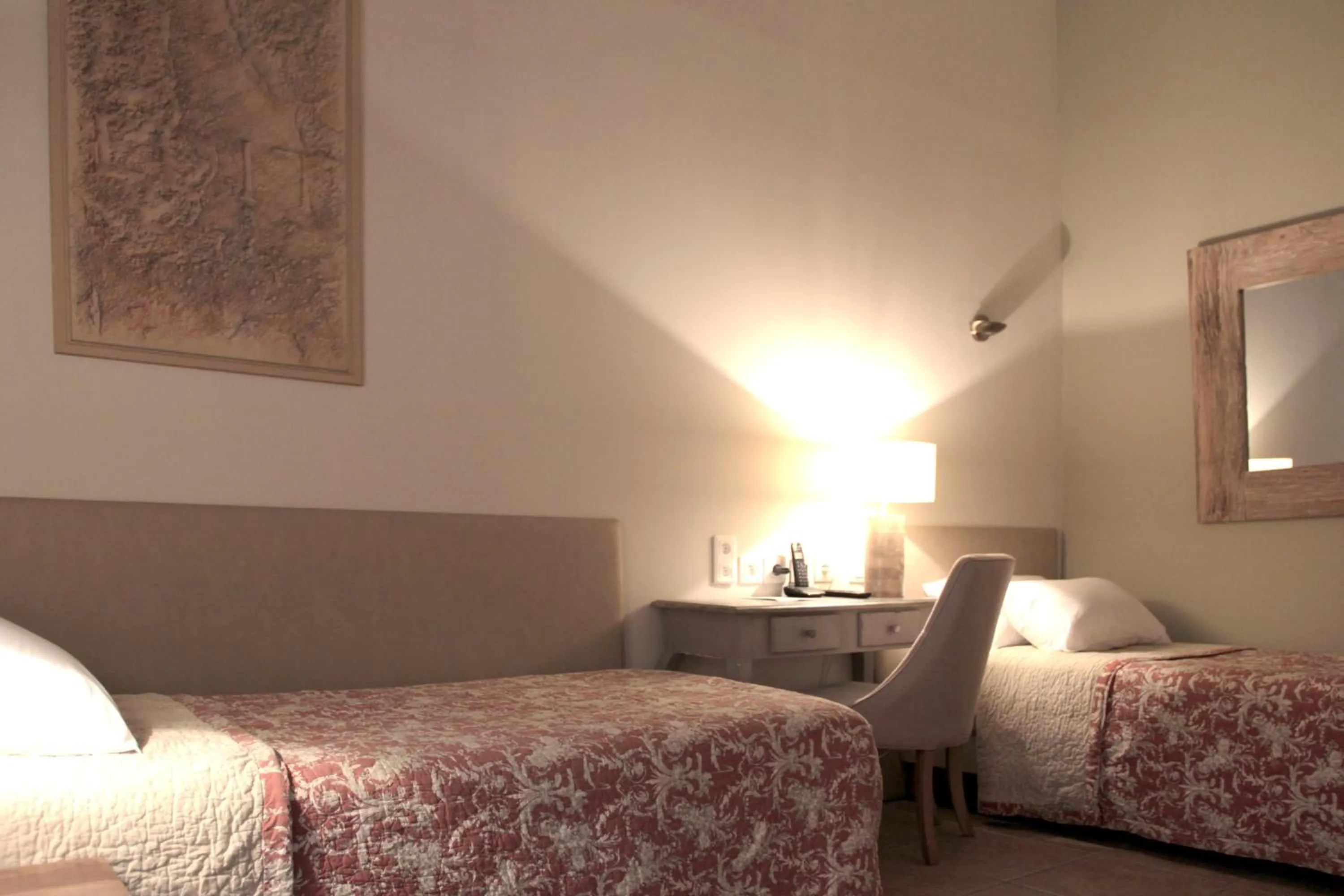 Bedroom, Bed in Hôtel Amphithéâtre