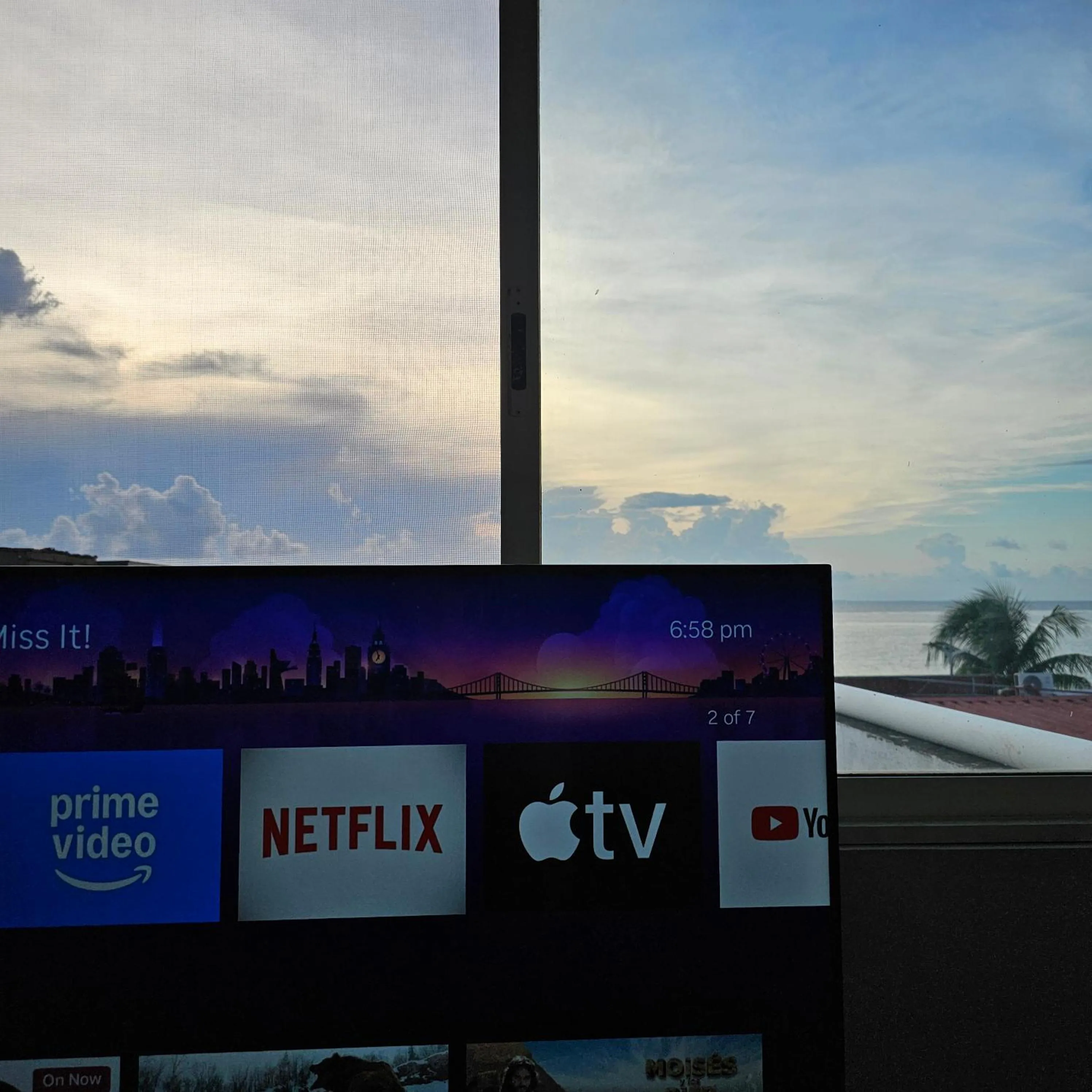 Communal lounge/ TV room in Hostel Auikyani