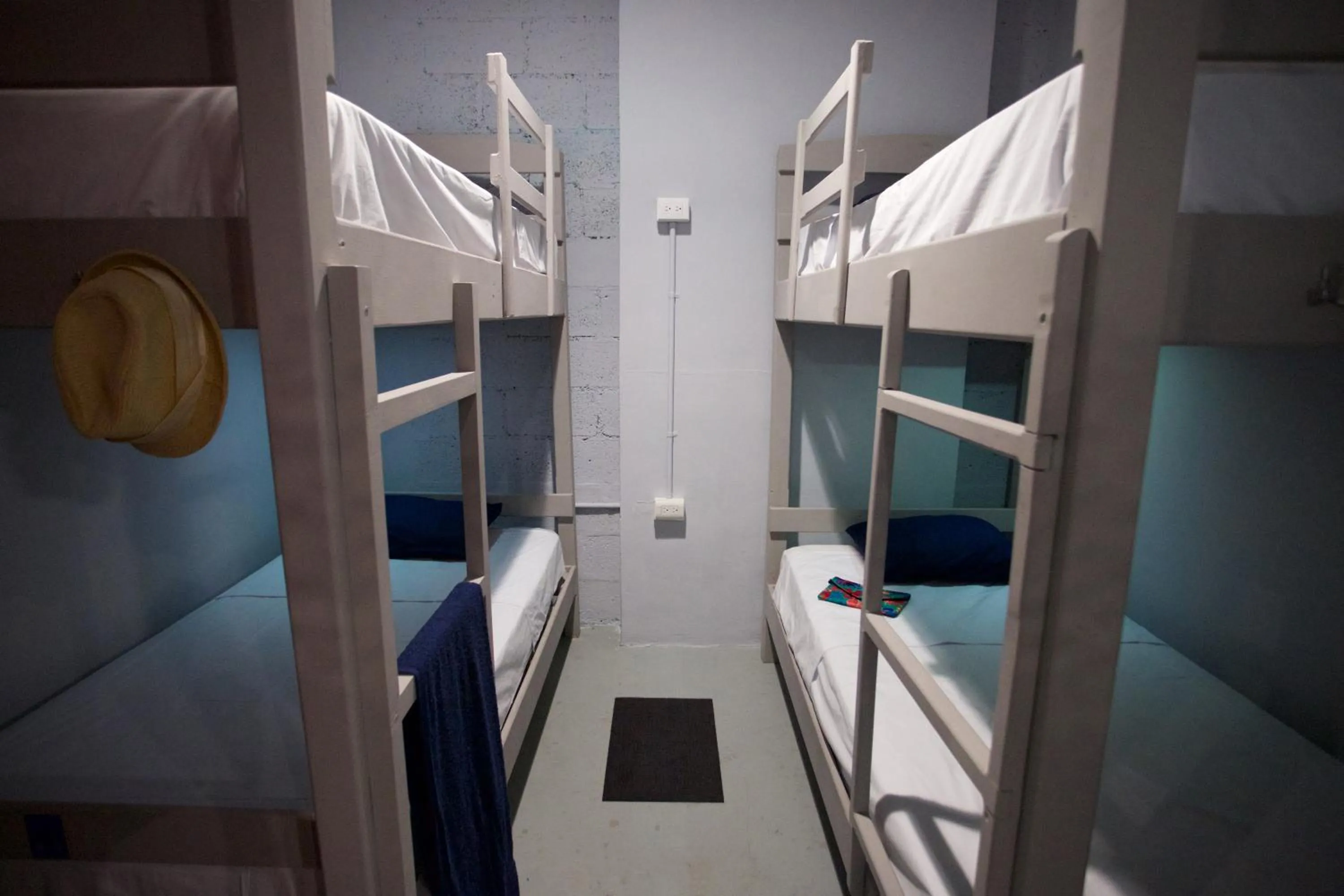 bunk bed, Bed in Hostel Auikyani