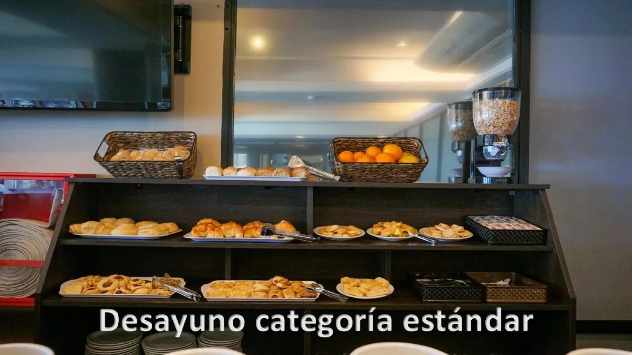 Breakfast in Hotel AATRAC