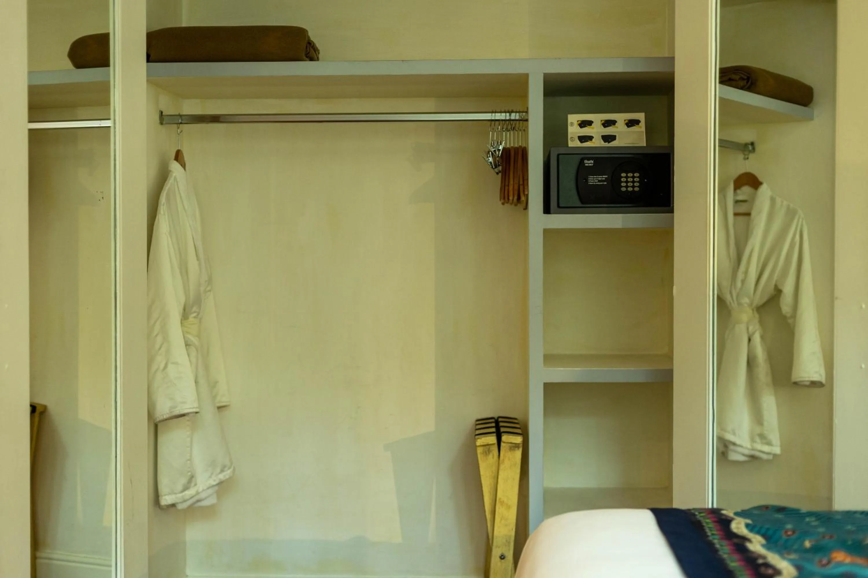 safe in Maria Condesa