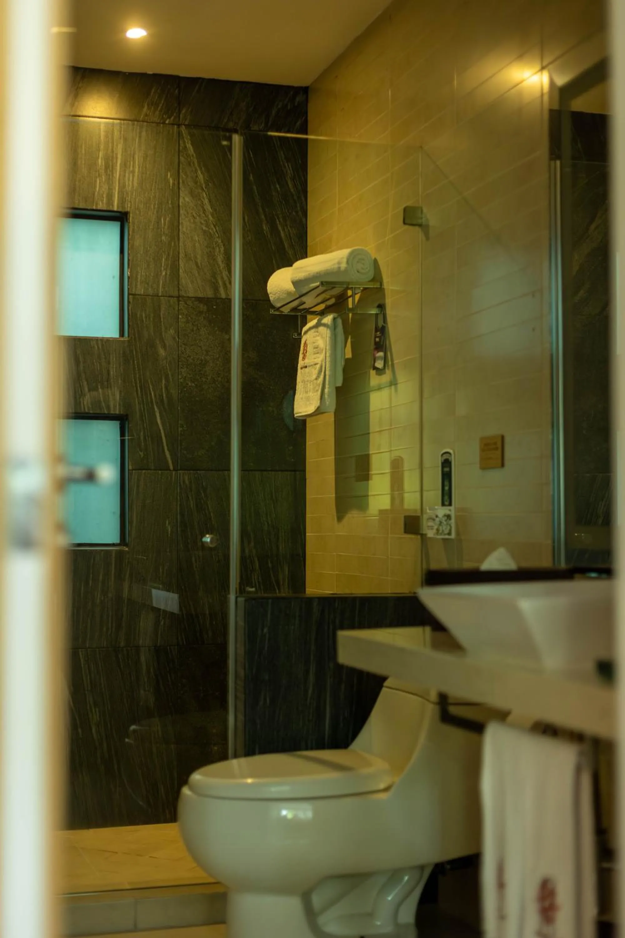 Shower in Maria Condesa