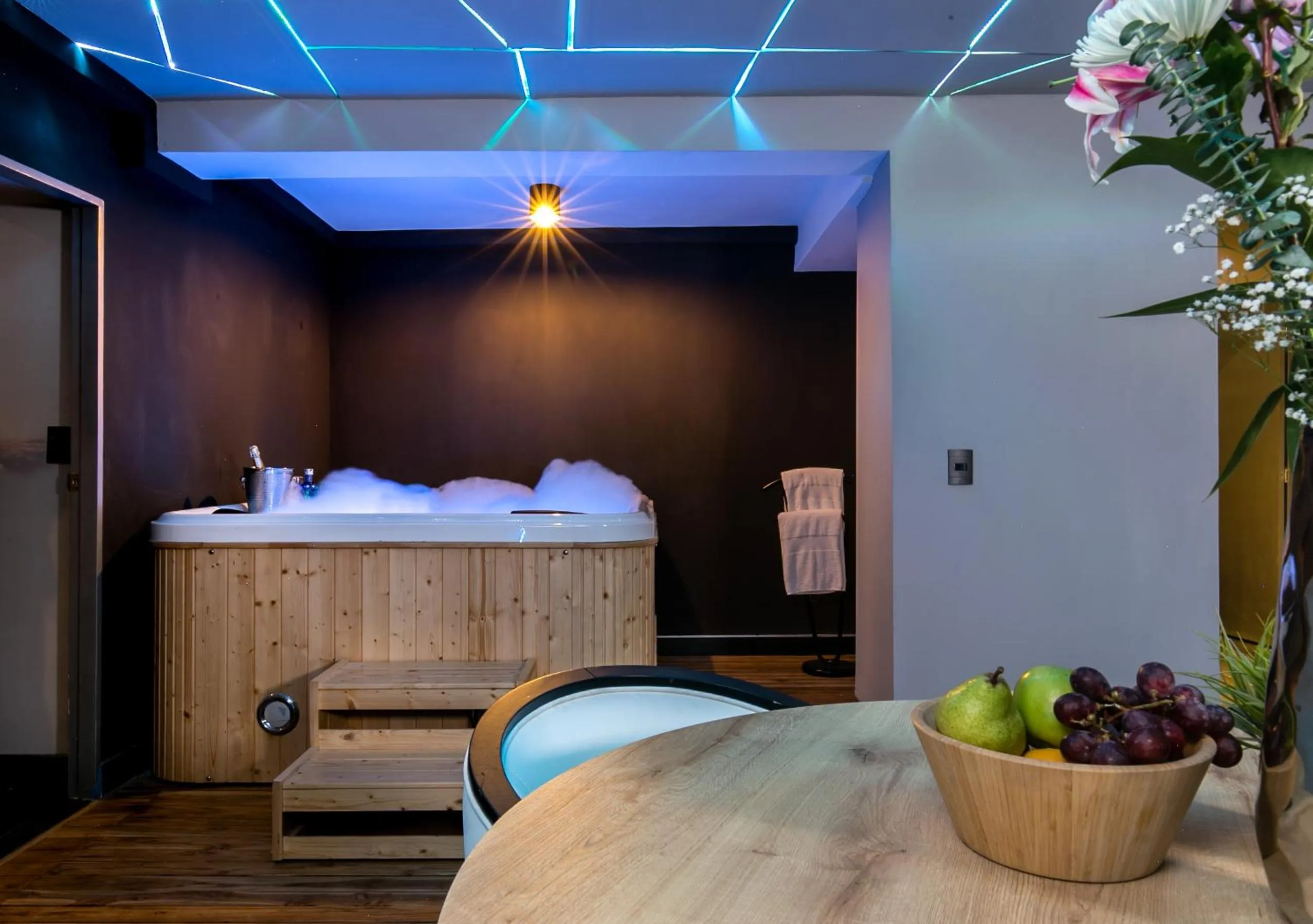 Hot Tub in Provenza Lofts