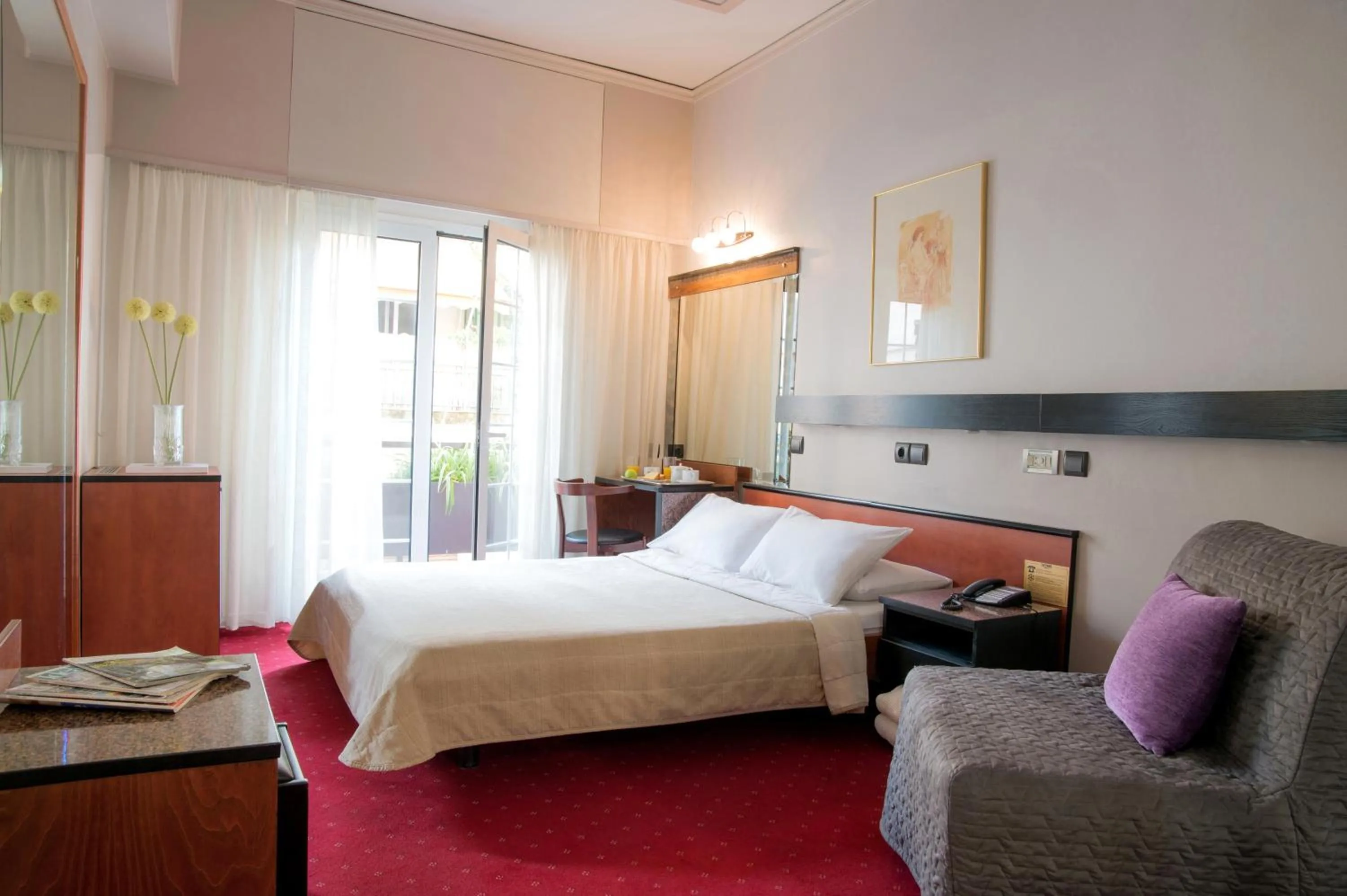 Bed in Victory Inn Hotel