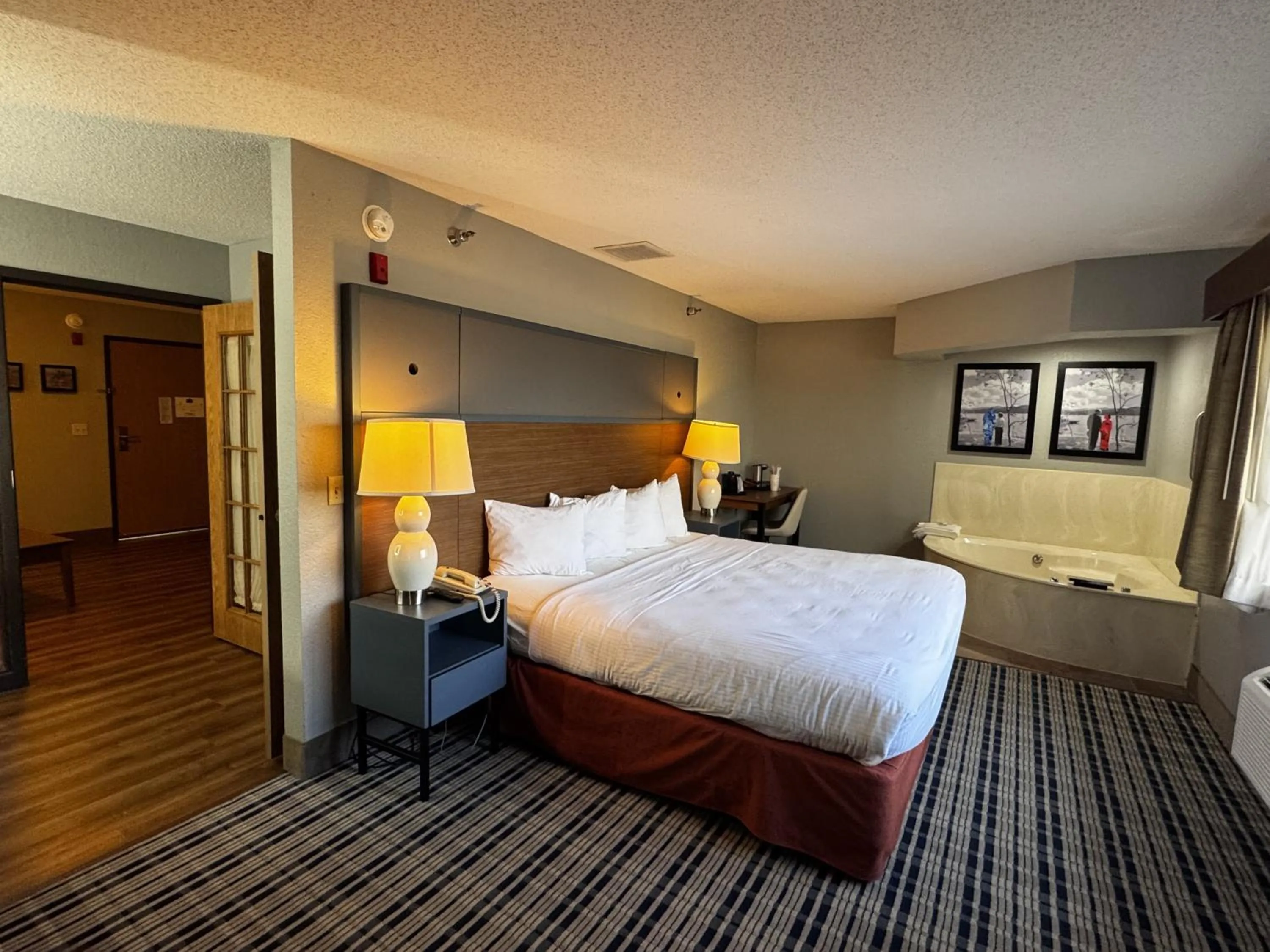 Hot Tub, Bed in AmericInn by Wyndham White Bear Lake St. Paul