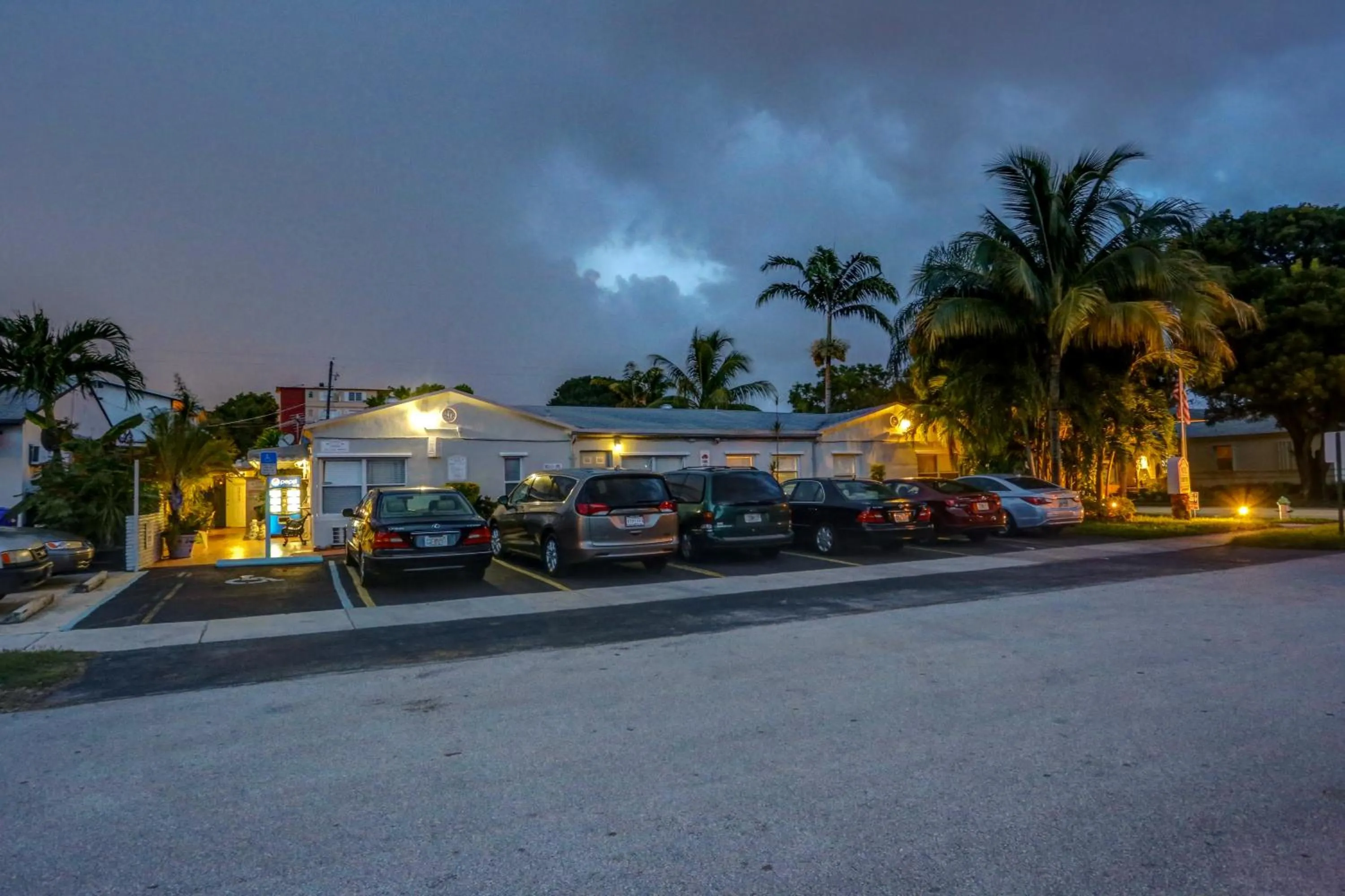 Facade/entrance in Richard's Motel Courtyard