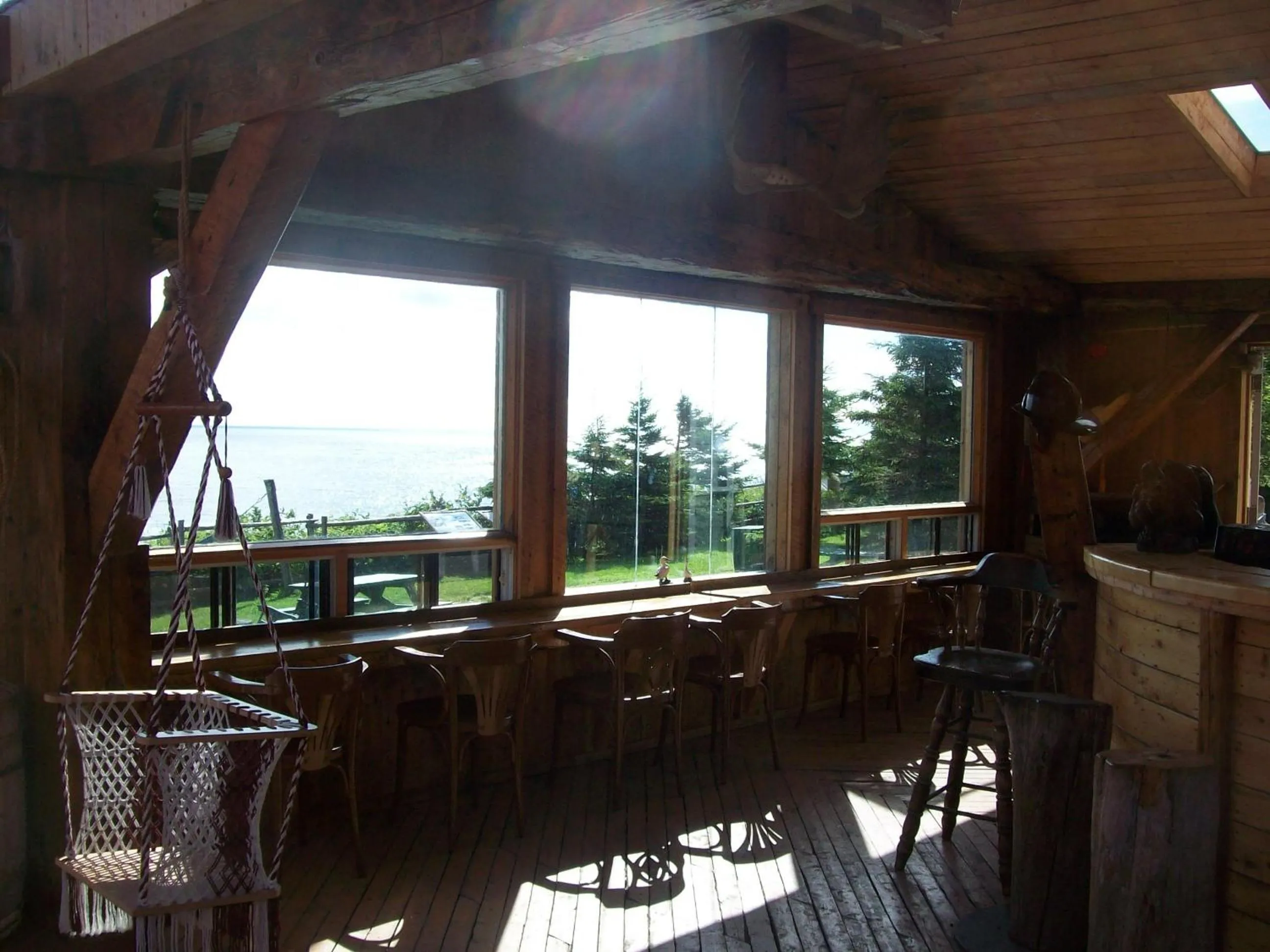 Lounge or bar in Auberge/Chalet Griffon Aventure