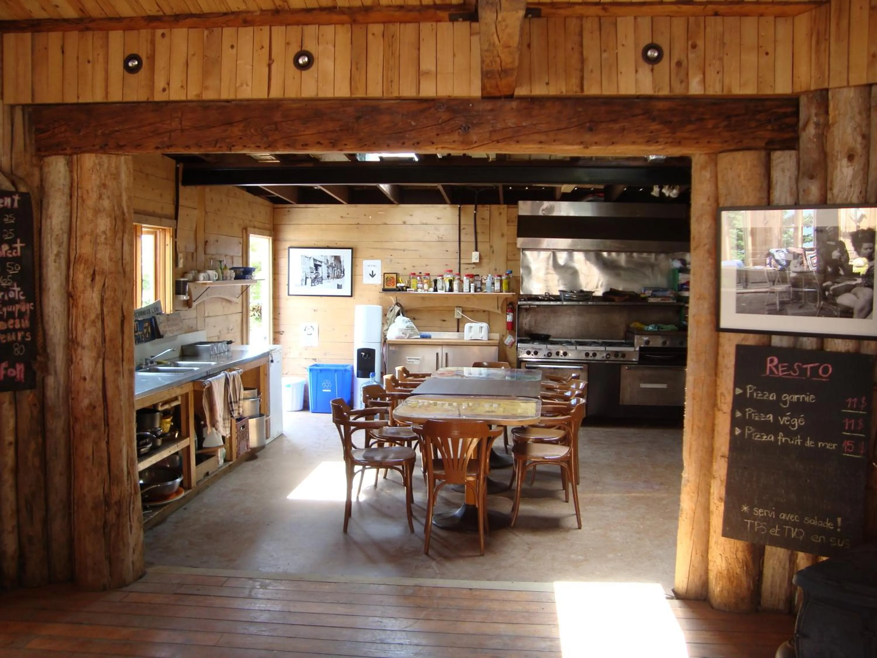 Kitchen or kitchenette in Auberge/Chalet Griffon Aventure
