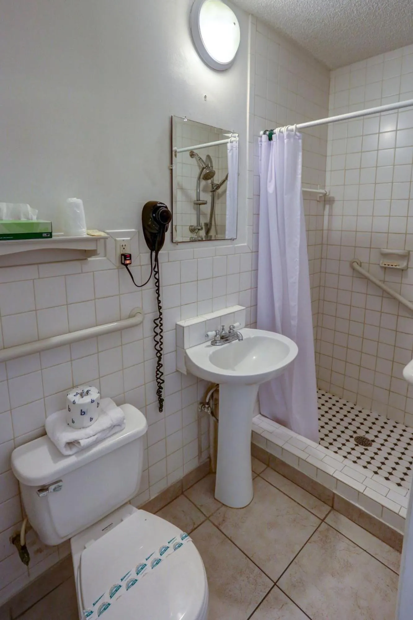 Richard's Motel Studios