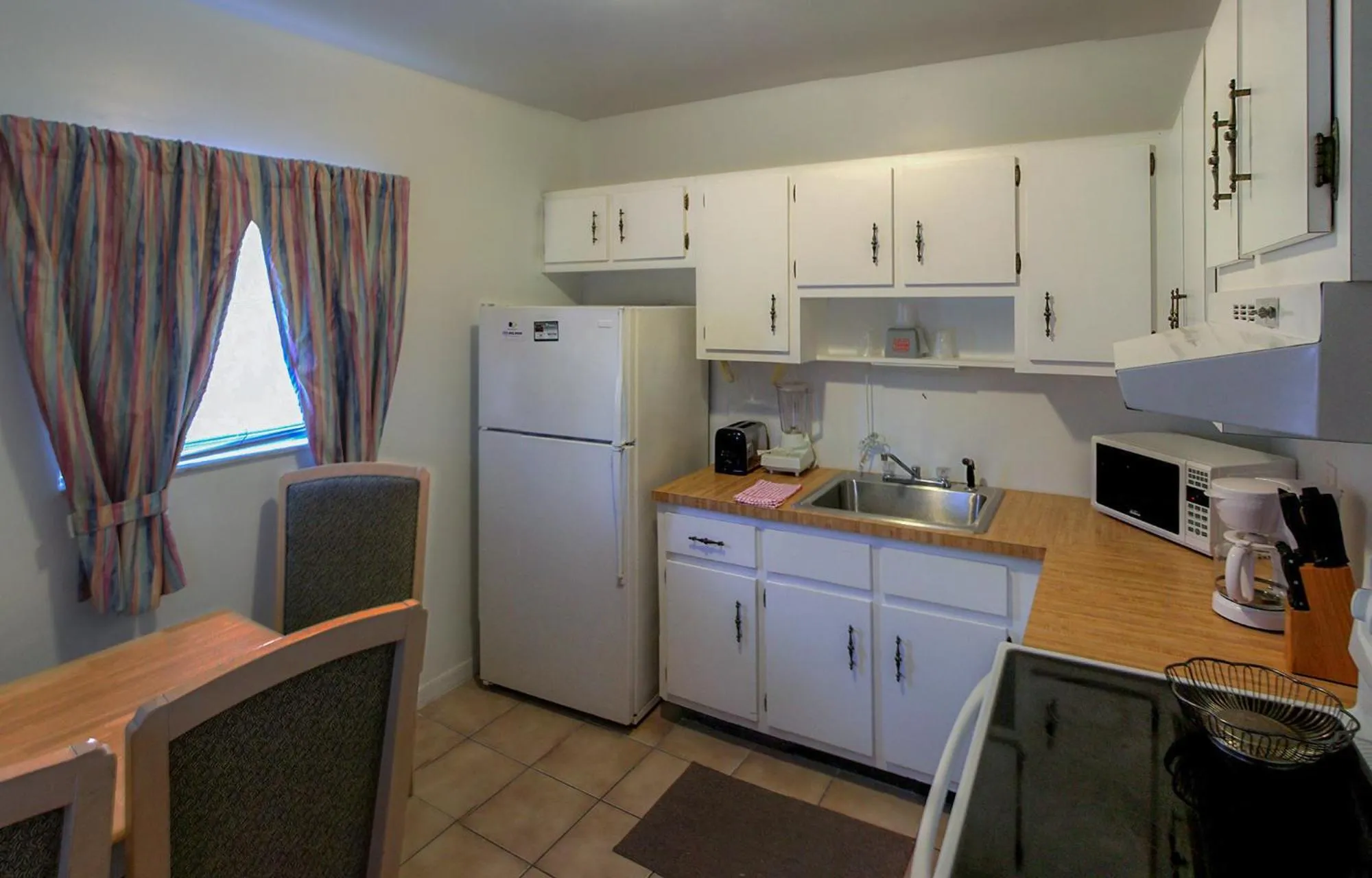 Kitchen or kitchenette in Richard's Motel Studios