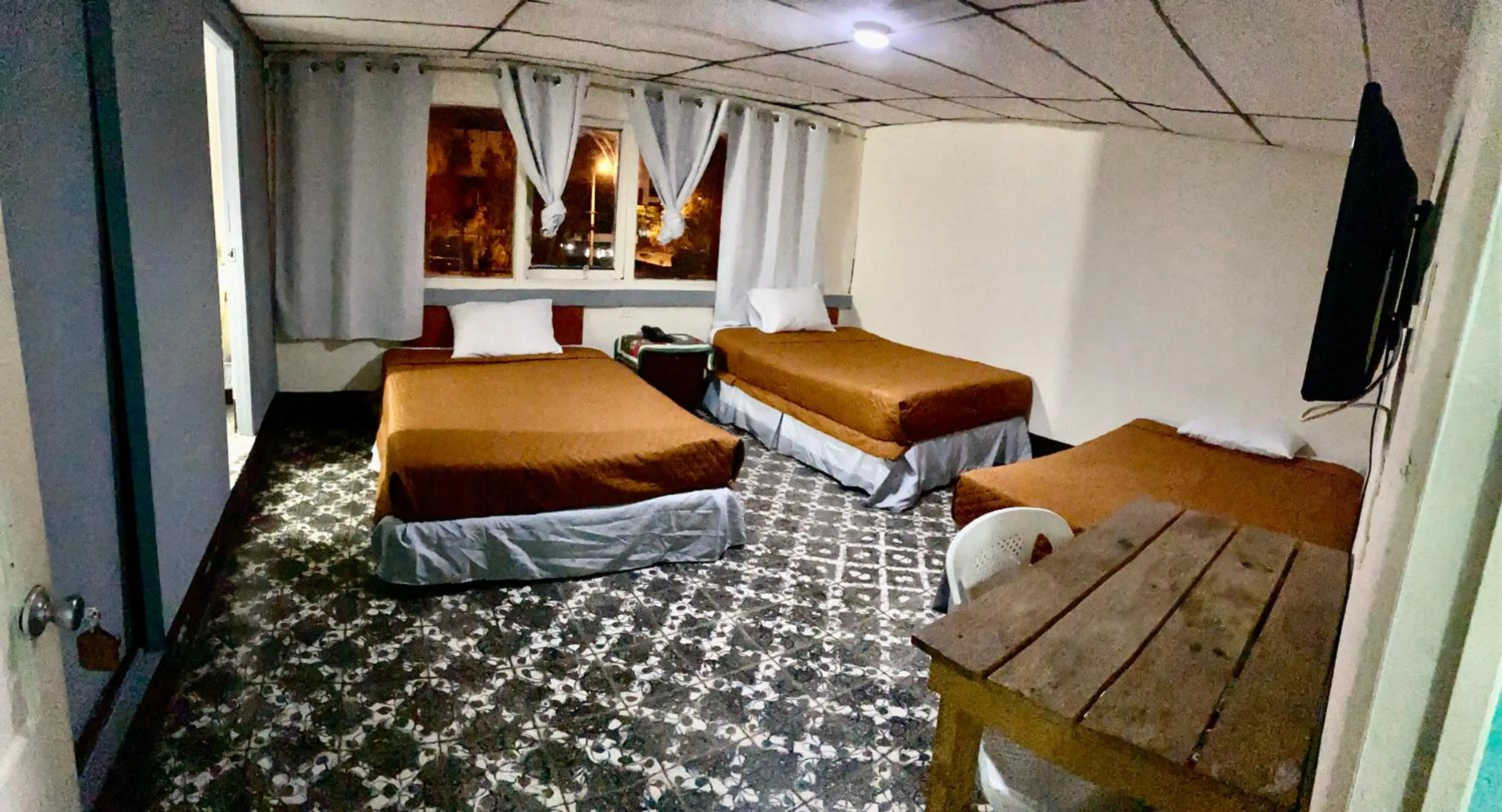 Photo of the whole room, Bed in Hotel Mayesstic