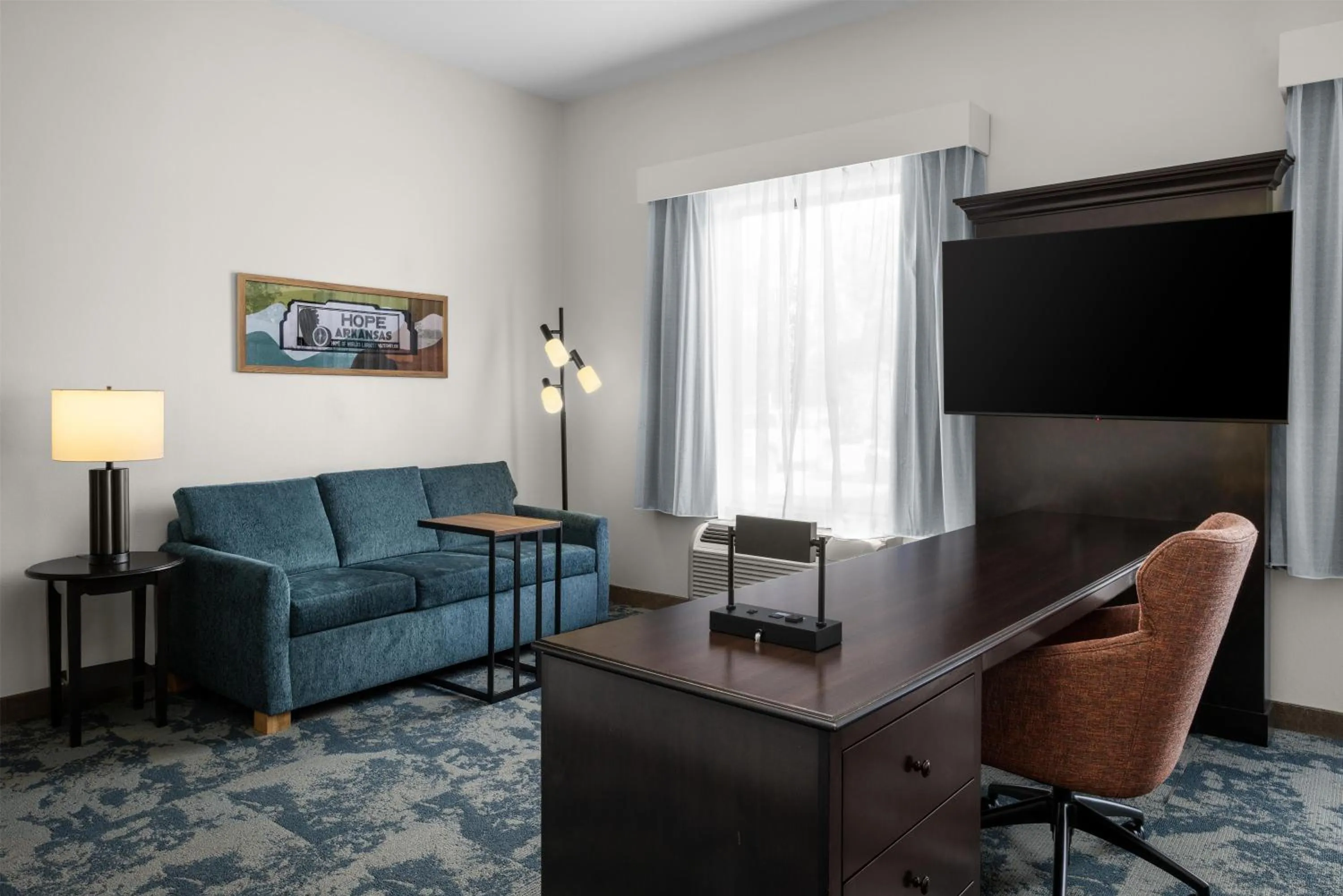 Bedroom in Hampton Inn and Suites Hope