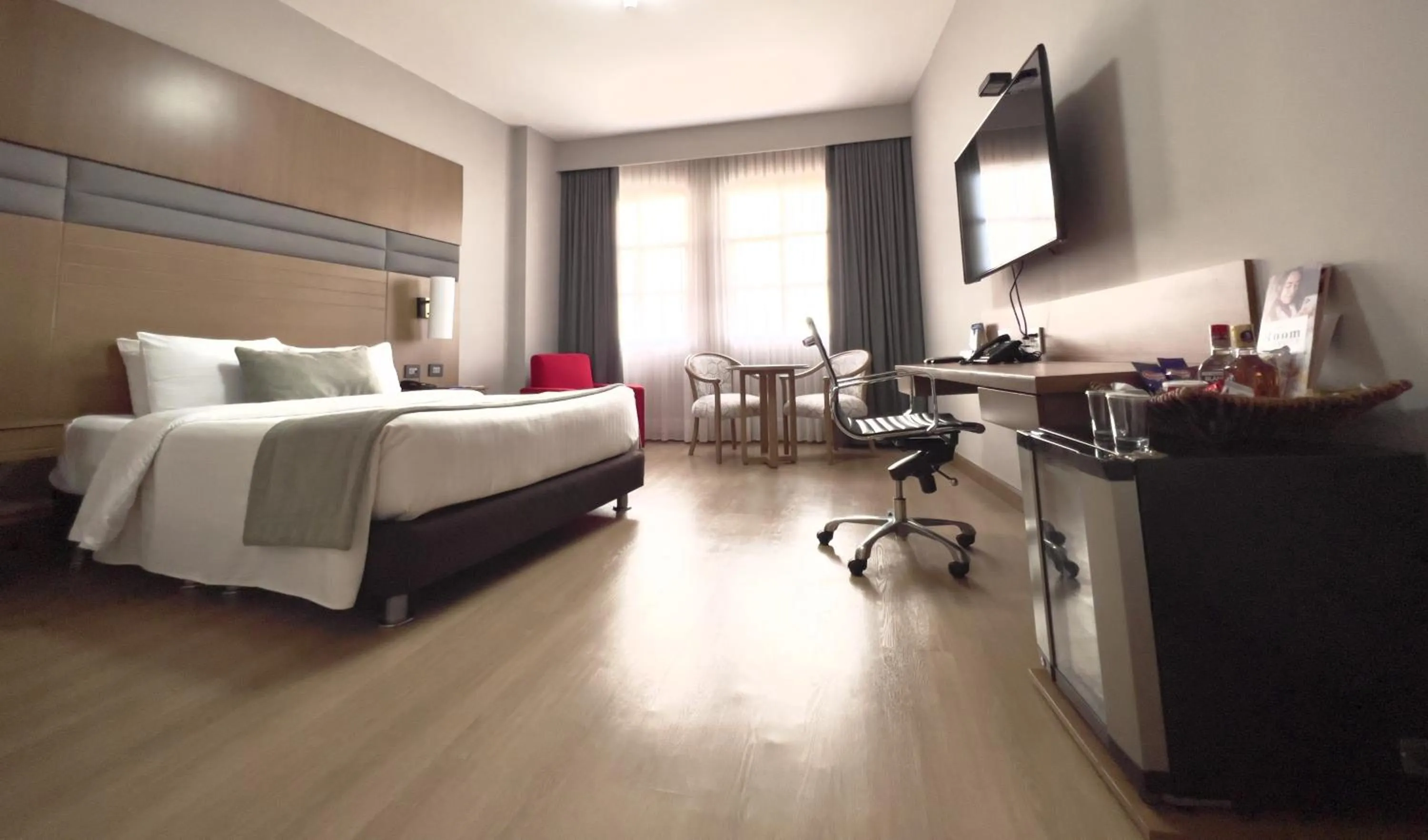 Photo of the whole room, Bed in Hotel Dann Carlton Cali