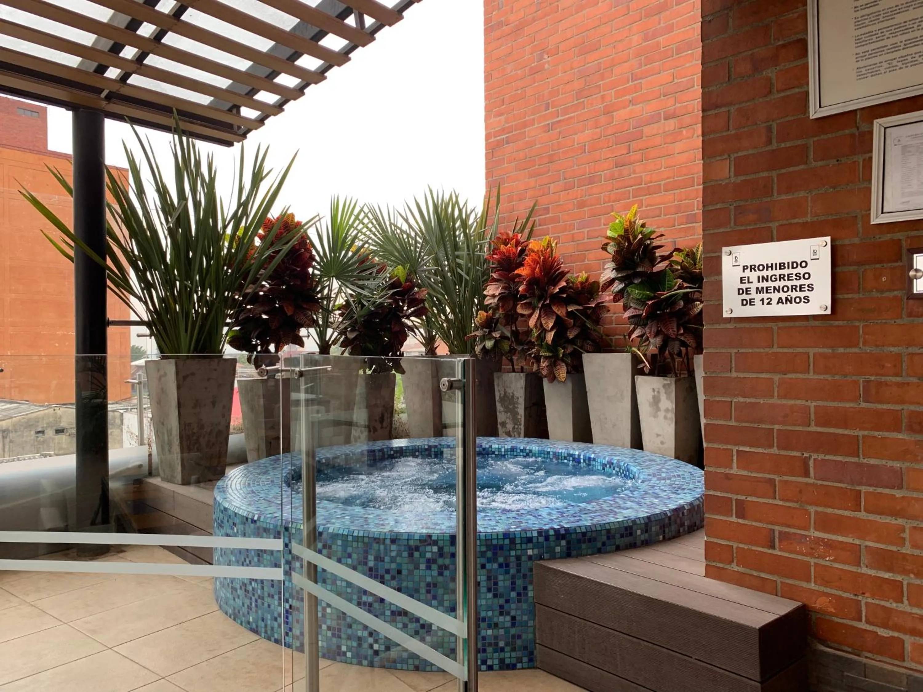 Hot Tub in Hotel Dann Carlton Cali