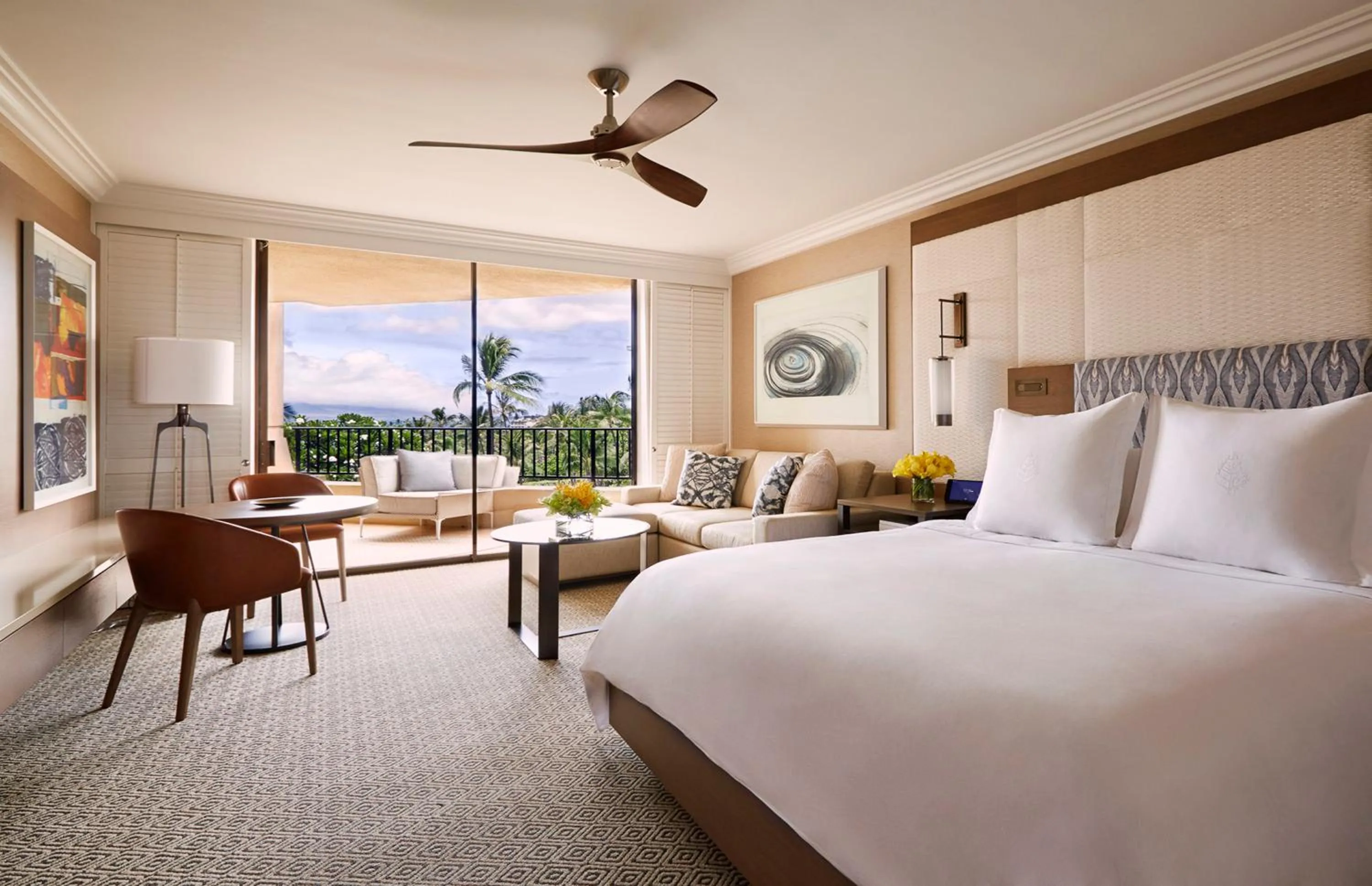 Photo of the whole room, Bed in Four Seasons Resort Maui at Wailea