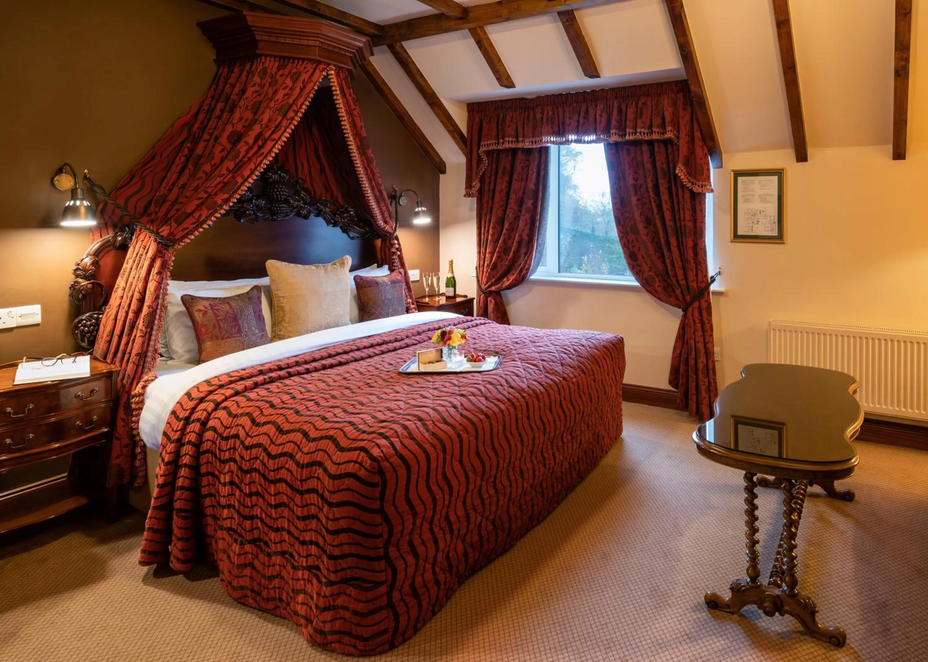 Photo of the whole room, Bed in Earls Court House