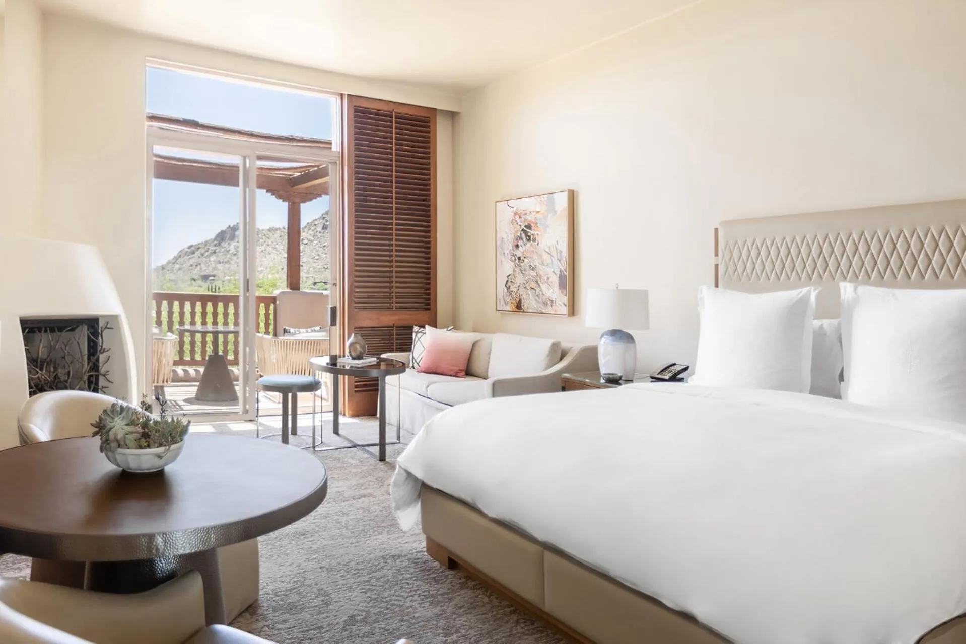 Bed in Four Seasons Resort Scottsdale at Troon North