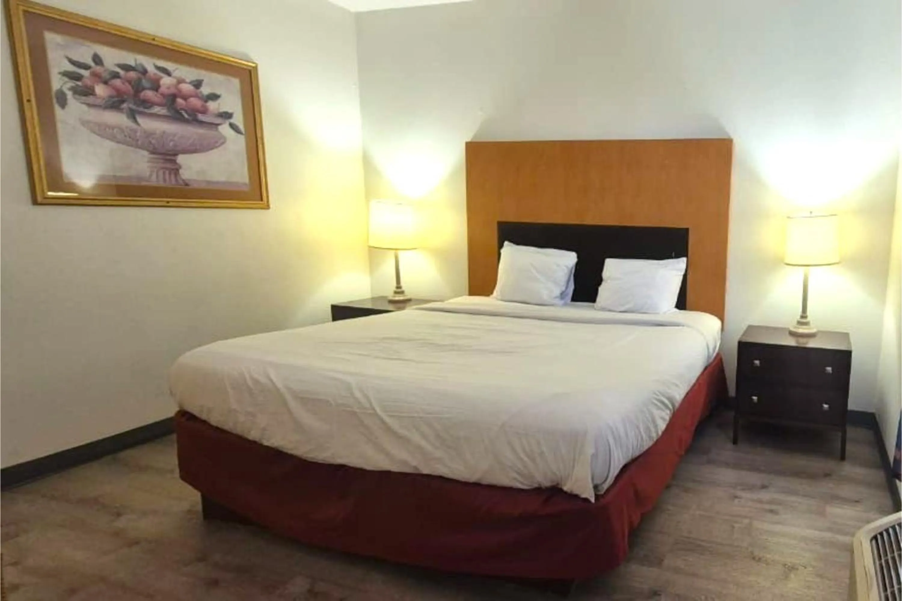 Bedroom, Bed in Kings Inn By OYO Calumet Park I-57