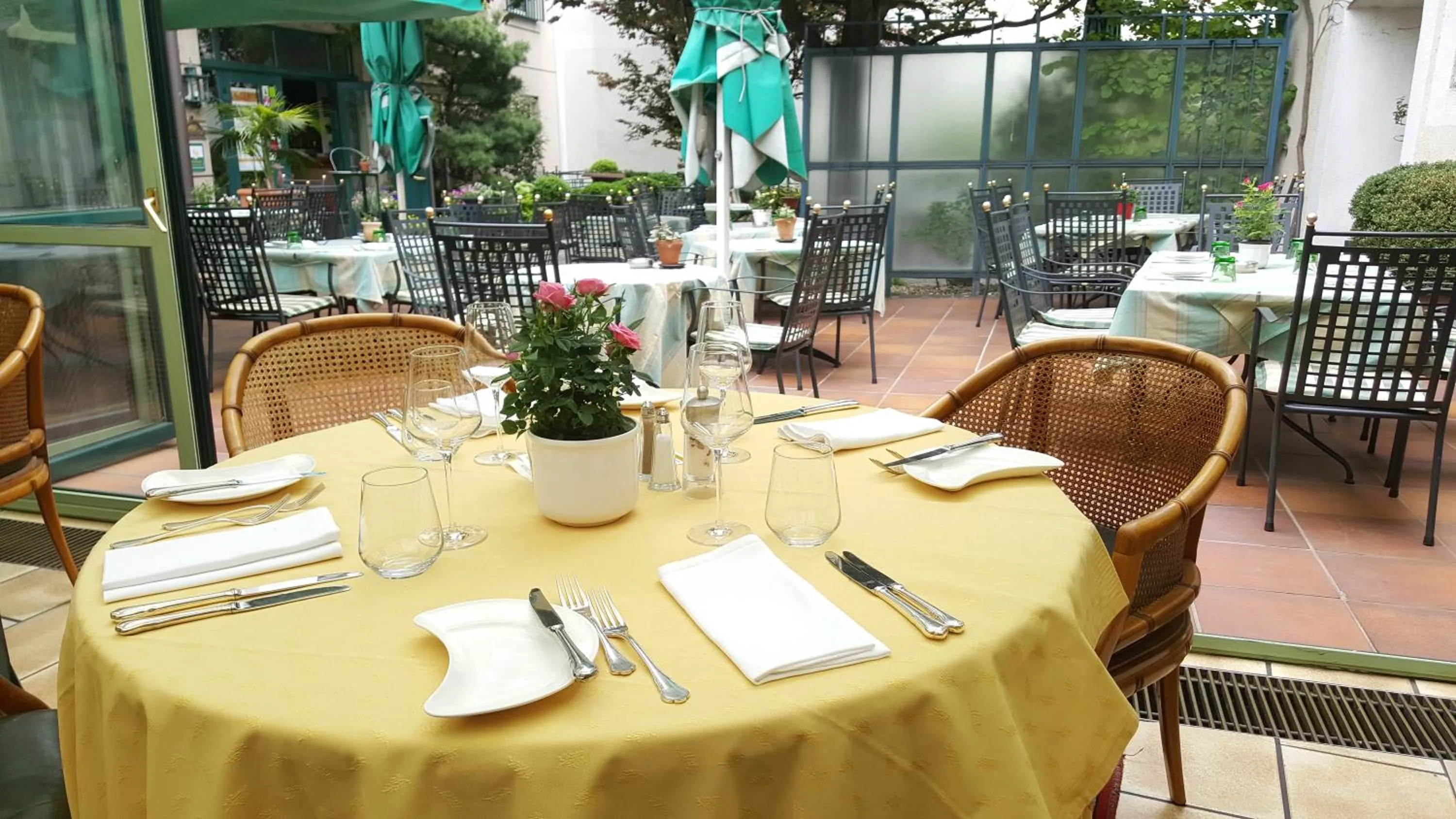 Restaurant/places to eat in Landhotel Jagdhof