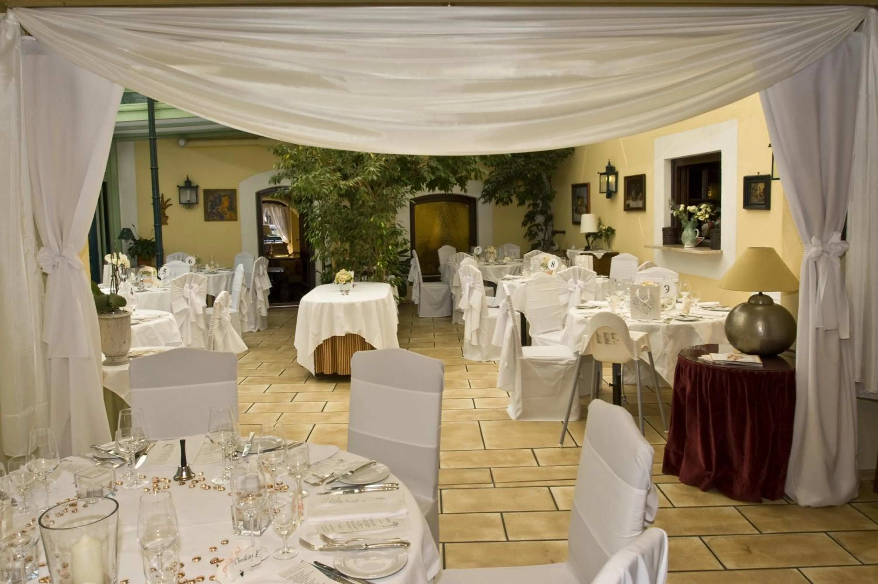 Restaurant/places to eat in Landhotel Jagdhof