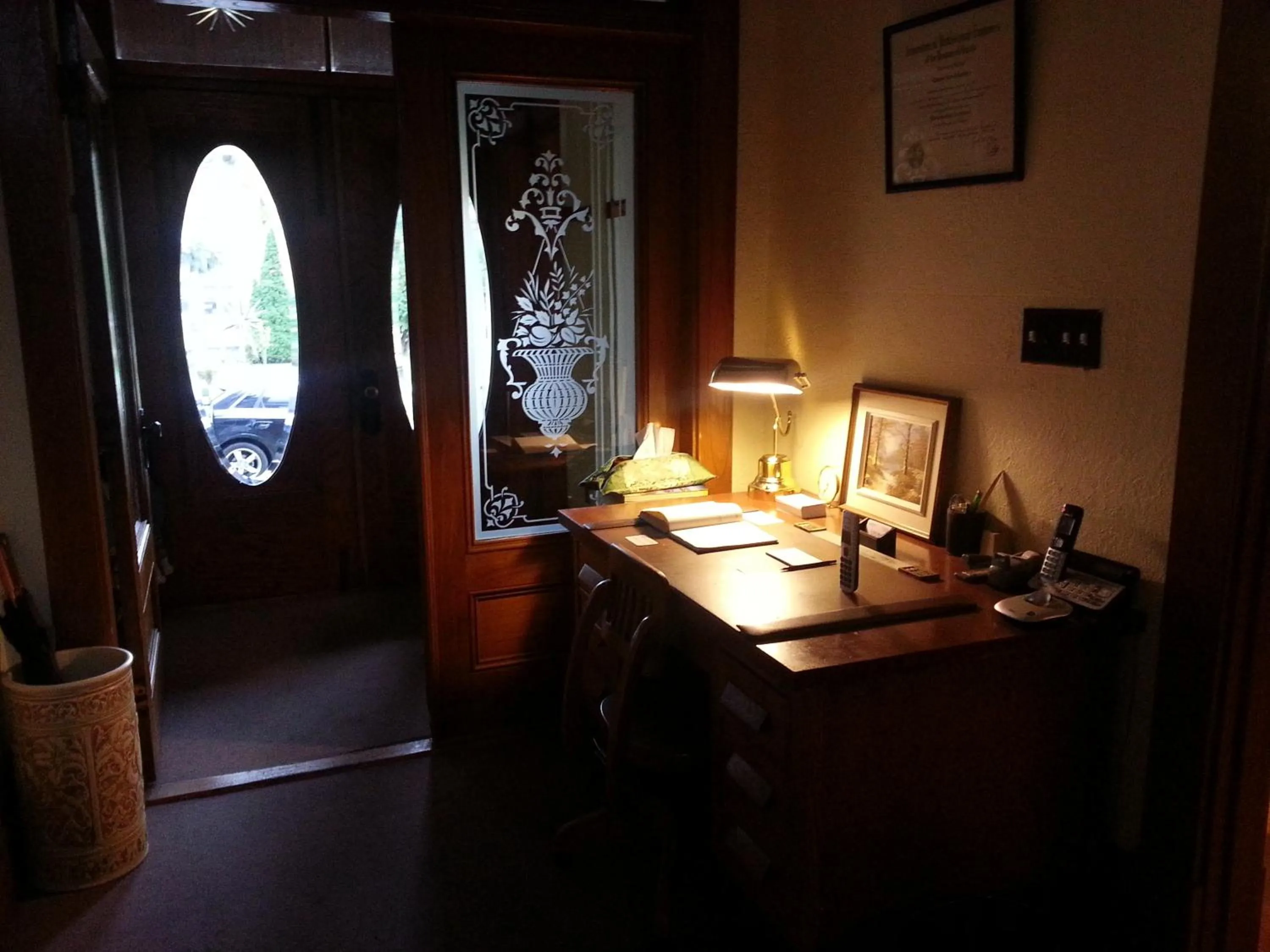 Lobby or reception in Le Petit Château Montebello B&B