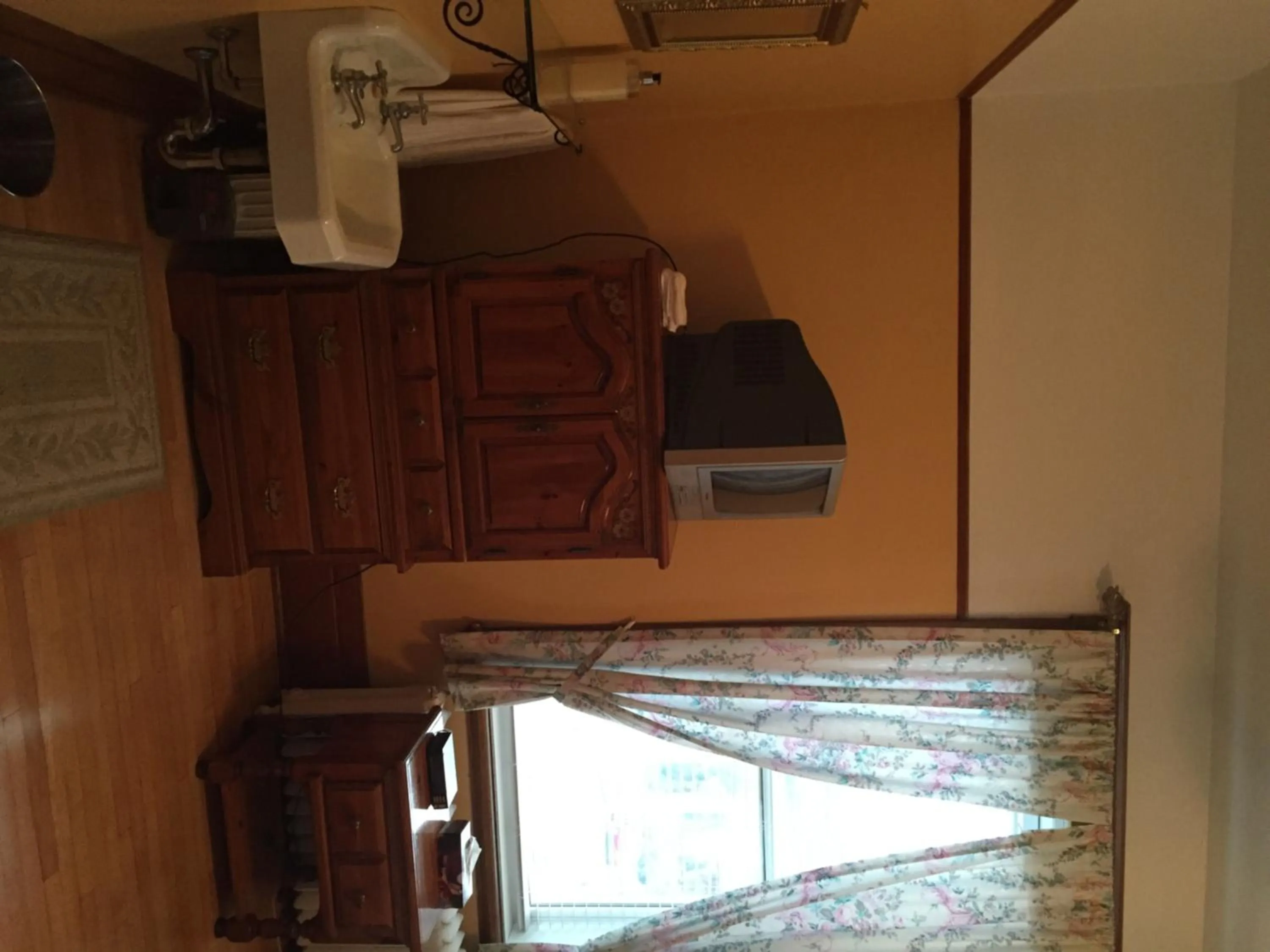 Bedroom in Le Petit Château Montebello B&B