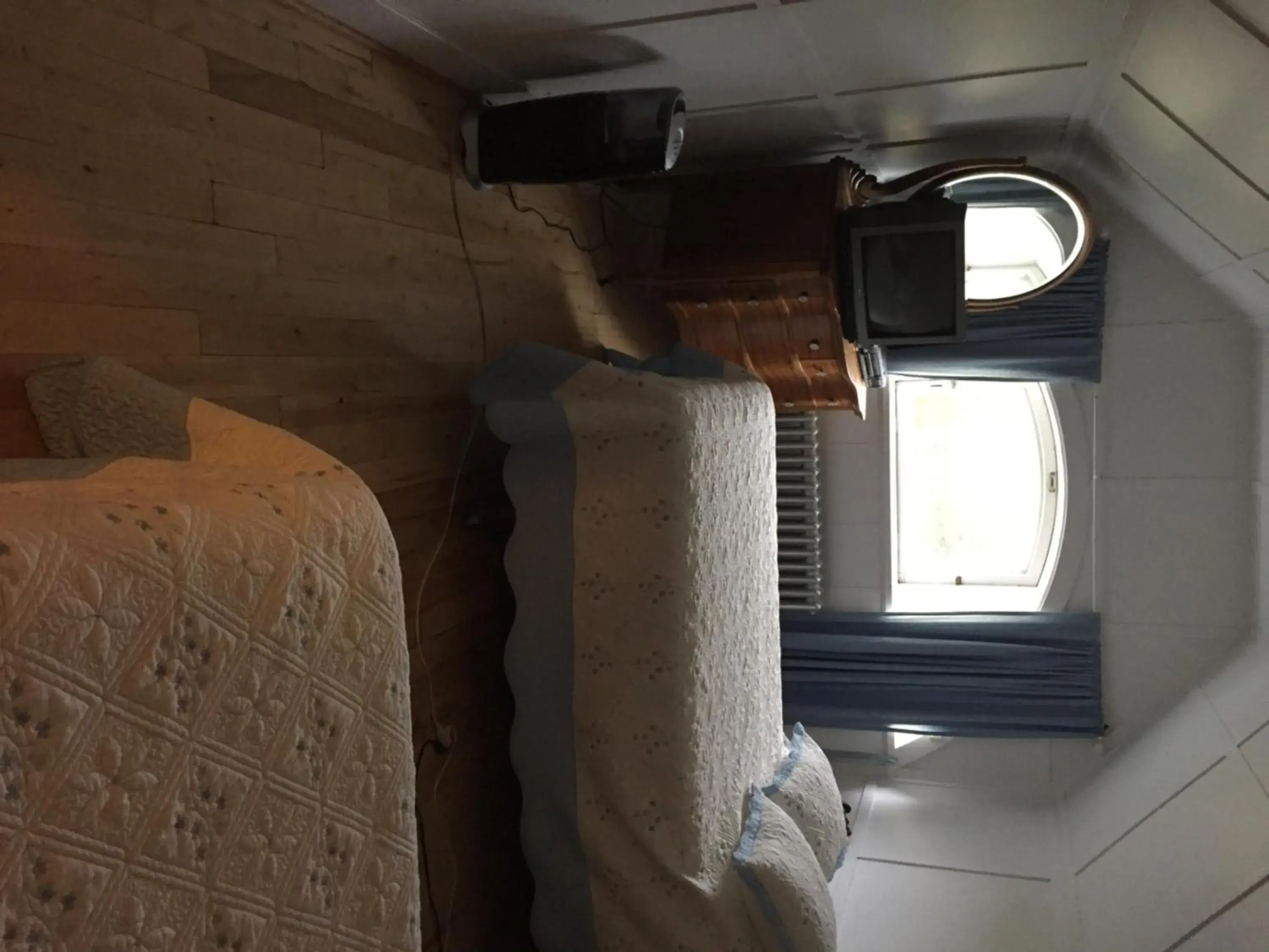 Double Room with Two Double Beds in Le Petit Château Montebello B&B Double Room with Two Double Beds in Le Petit Château Montebello B&B