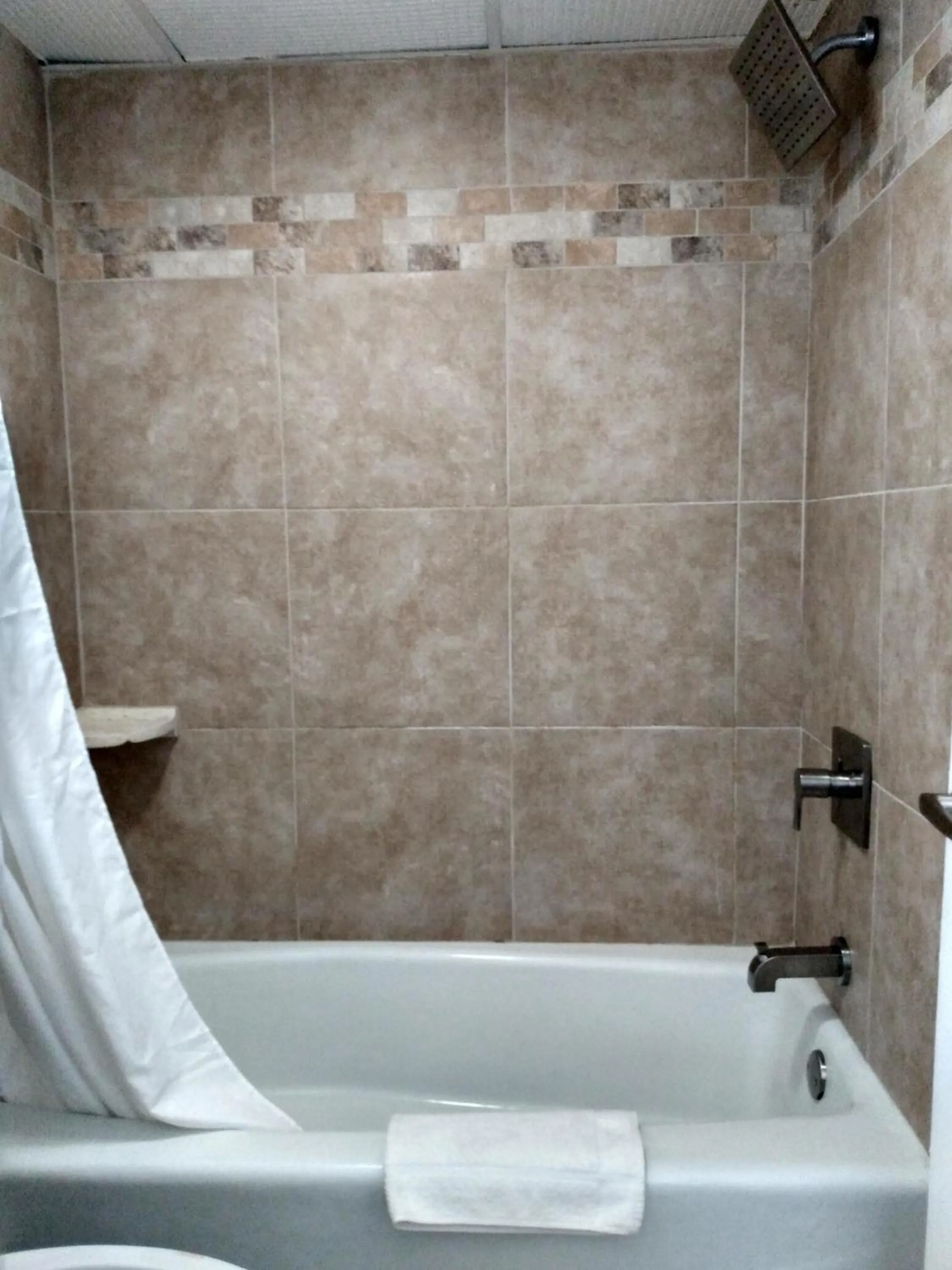 Bathroom in Gateway Inn Savannah