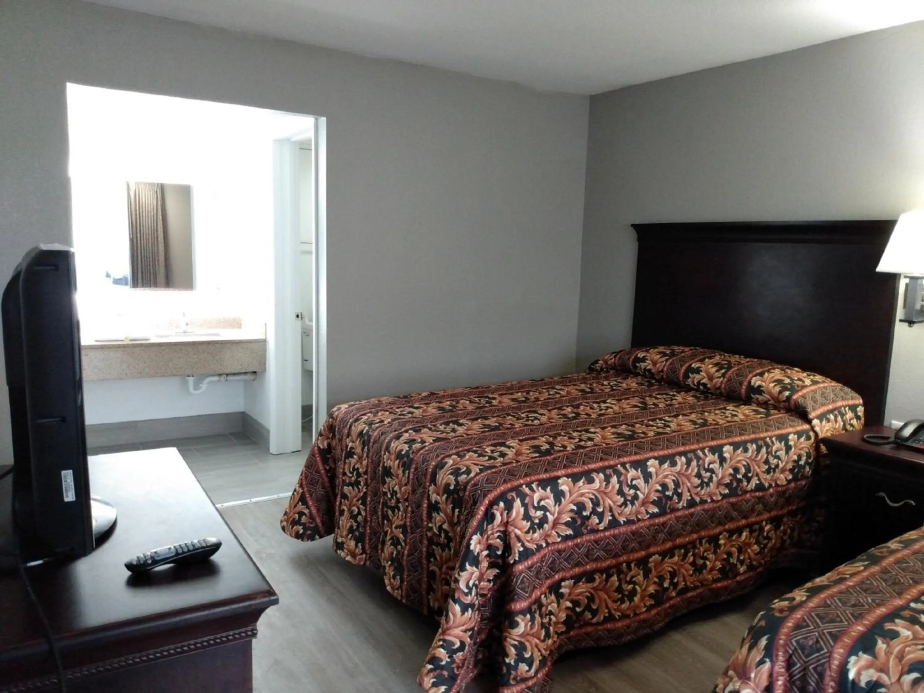 Photo of the whole room, Bed in Gateway Inn Savannah