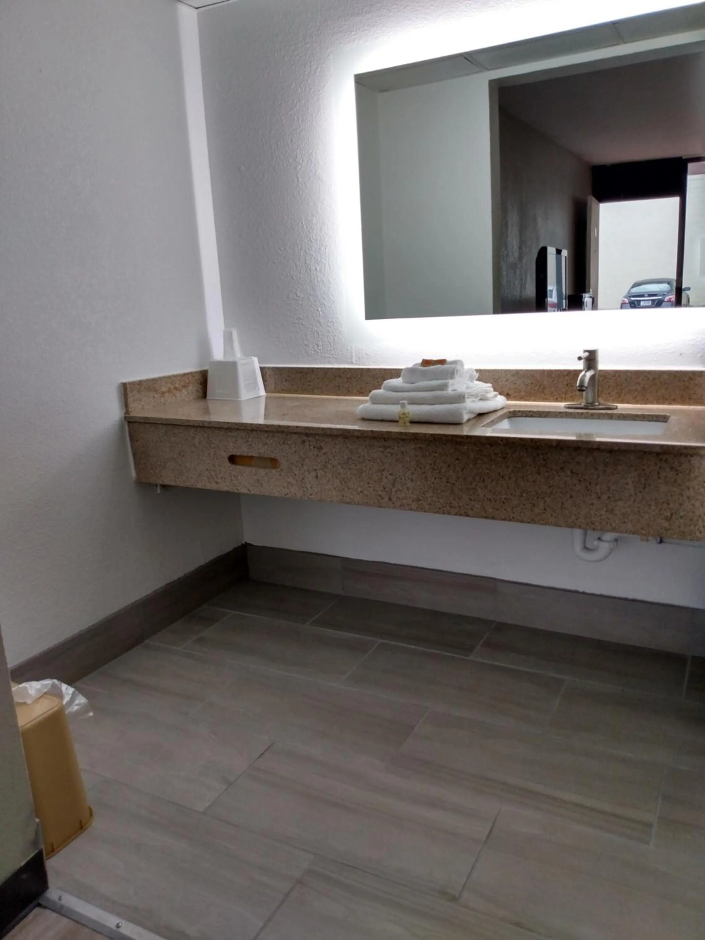 Bathroom in Gateway Inn Savannah