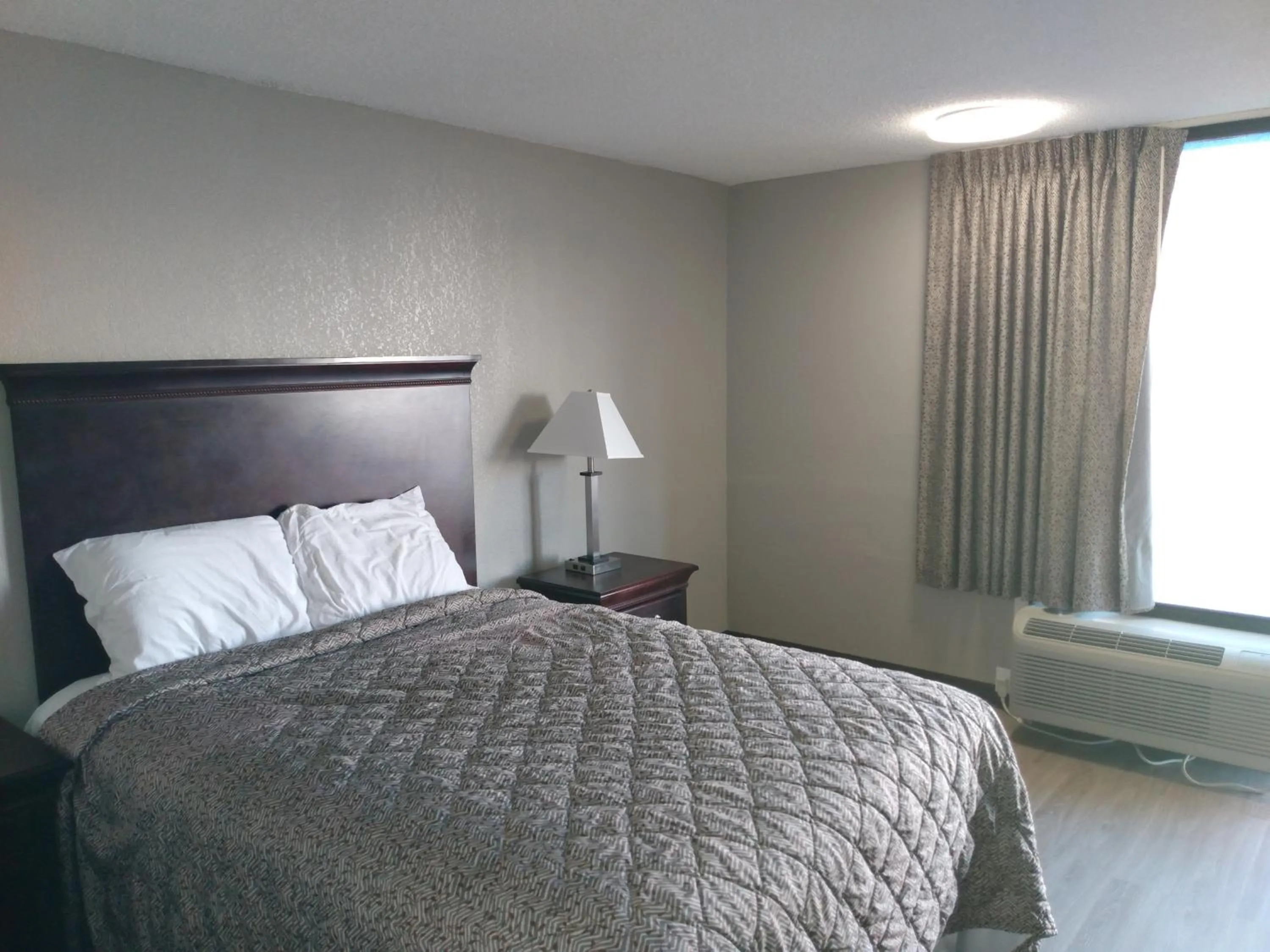 Bed in Gateway Inn Savannah