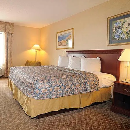Bed in Days Inn by Wyndham Calumet Park