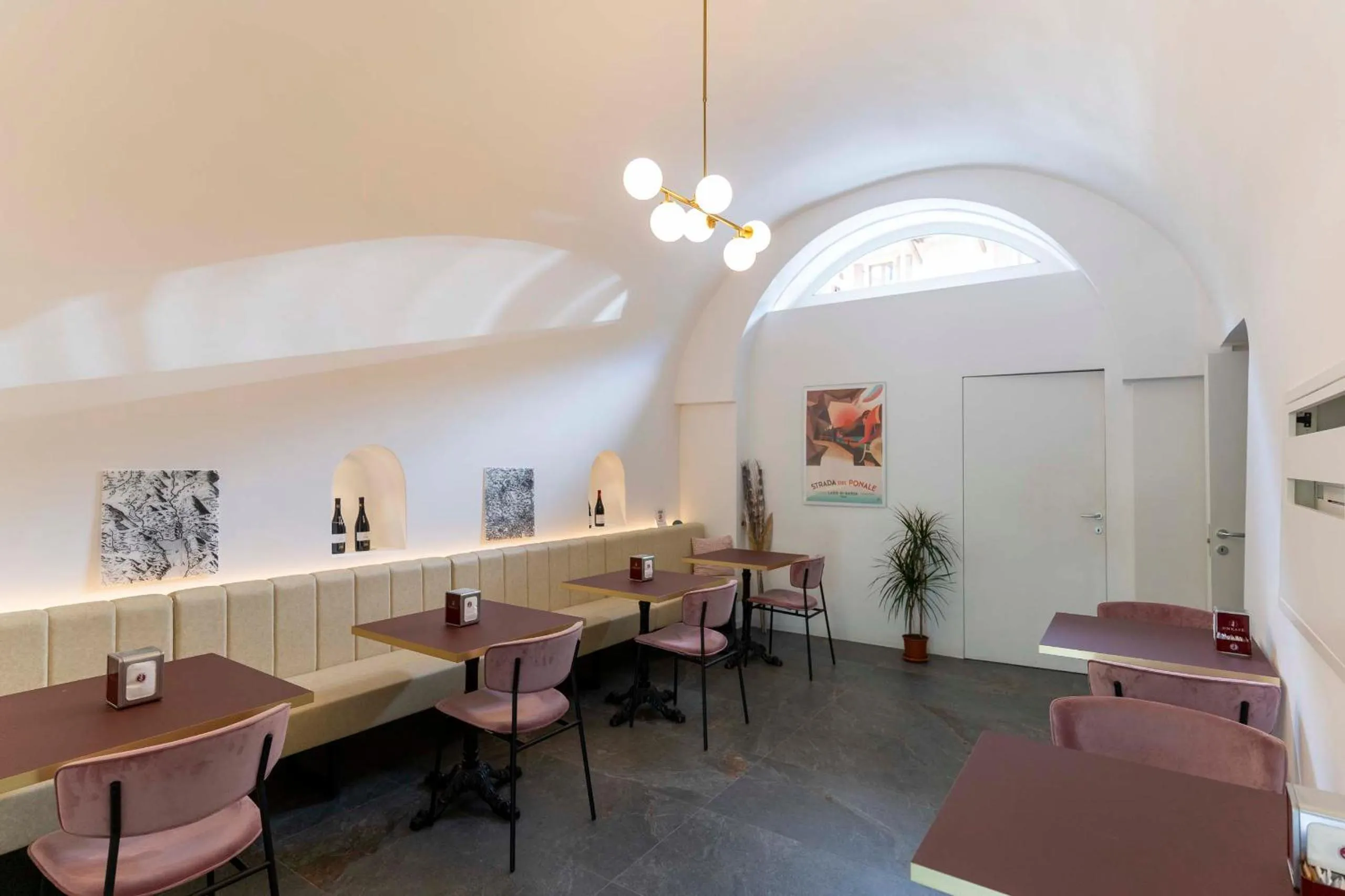 Restaurant/places to eat in Ledro Lake Suite "Pur"