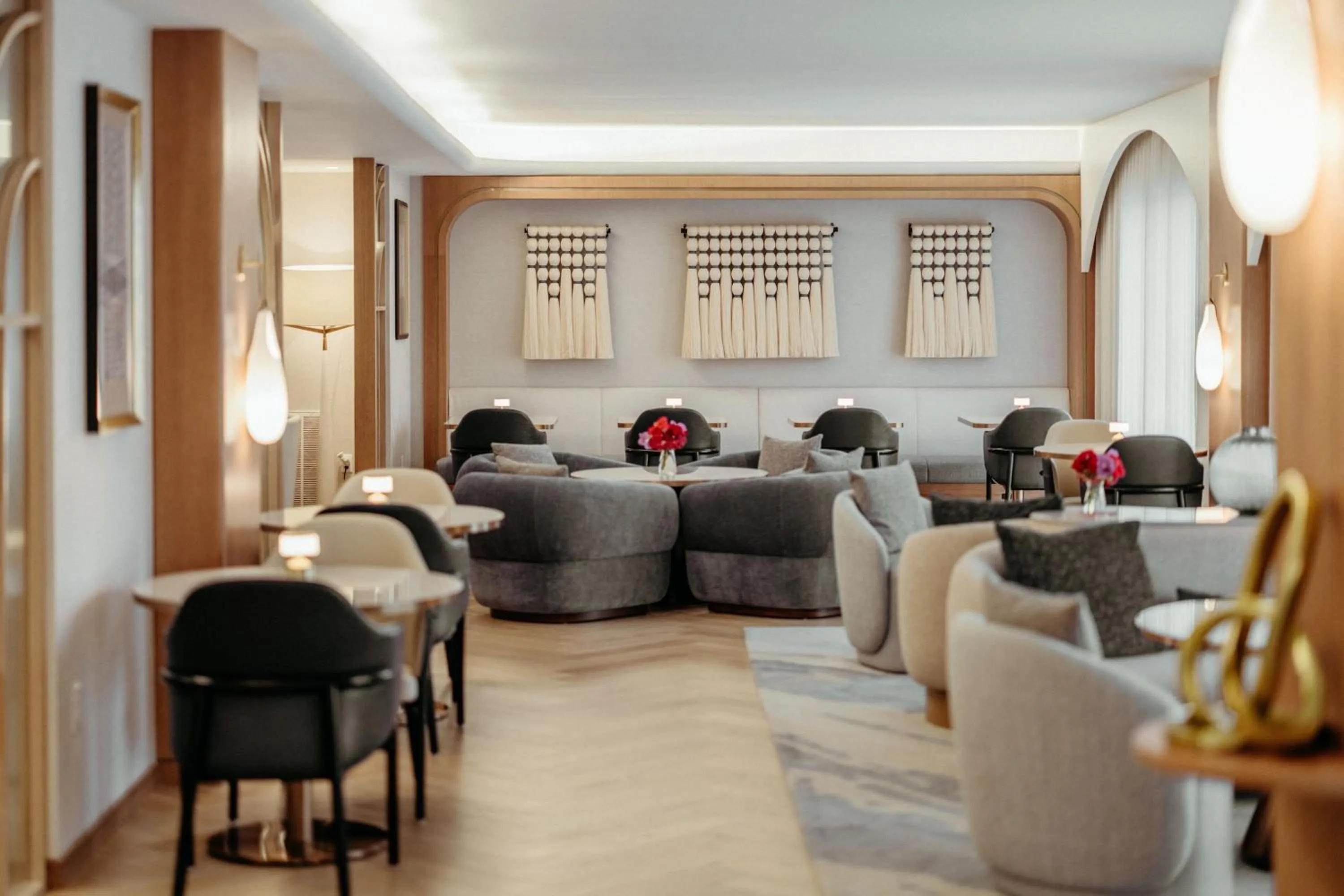 Lounge or bar in The Ritz-Carlton Dallas, Las Colinas