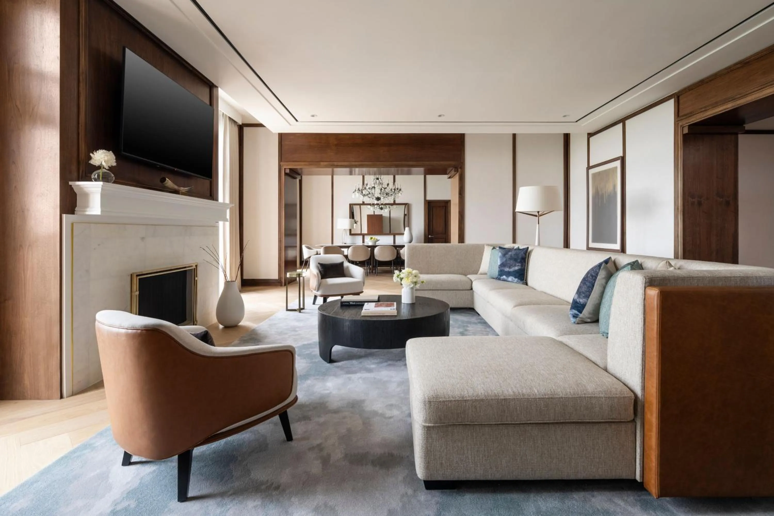 Living room in The Ritz-Carlton Dallas, Las Colinas