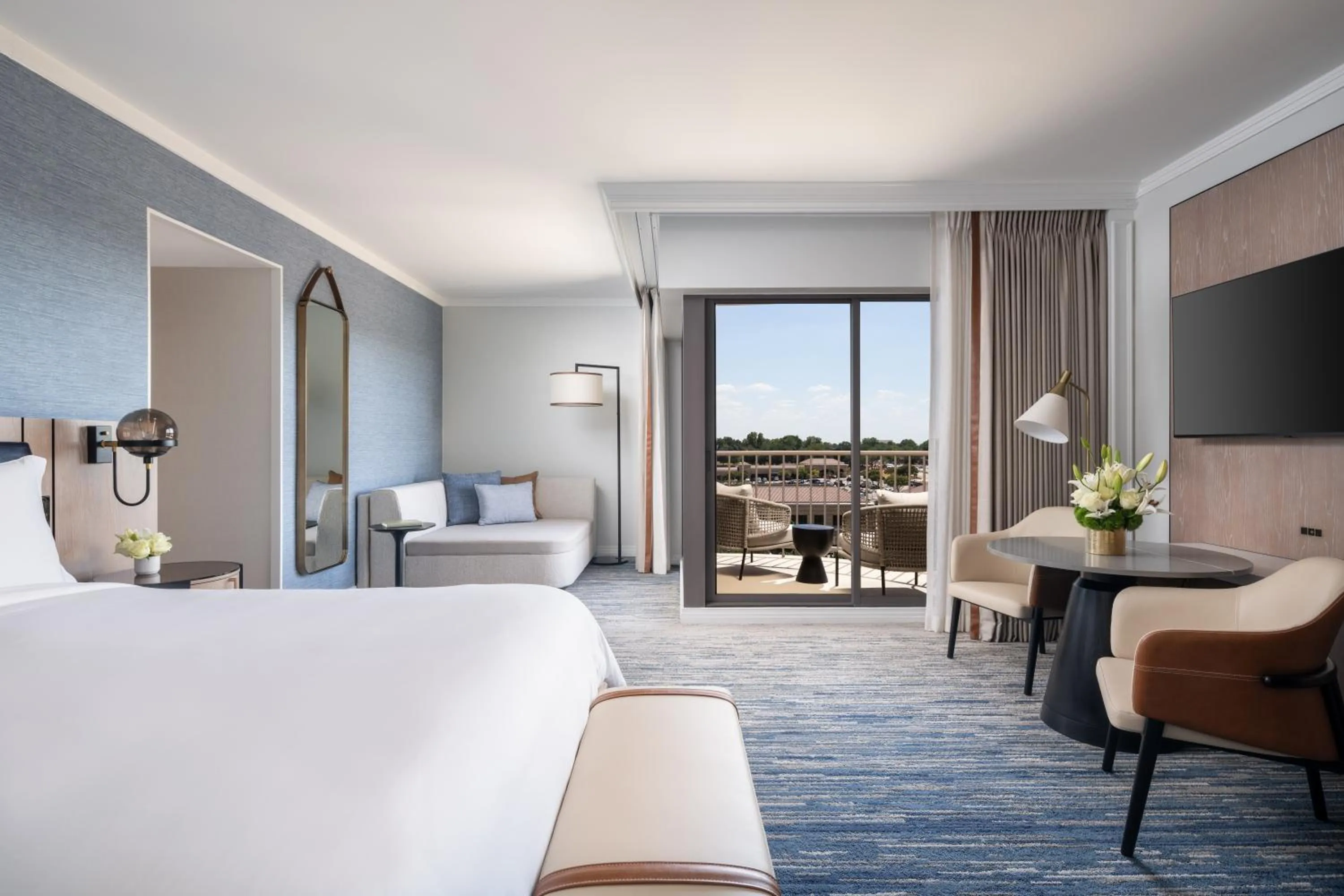 Balcony/Terrace, Bed in The Ritz-Carlton Dallas, Las Colinas